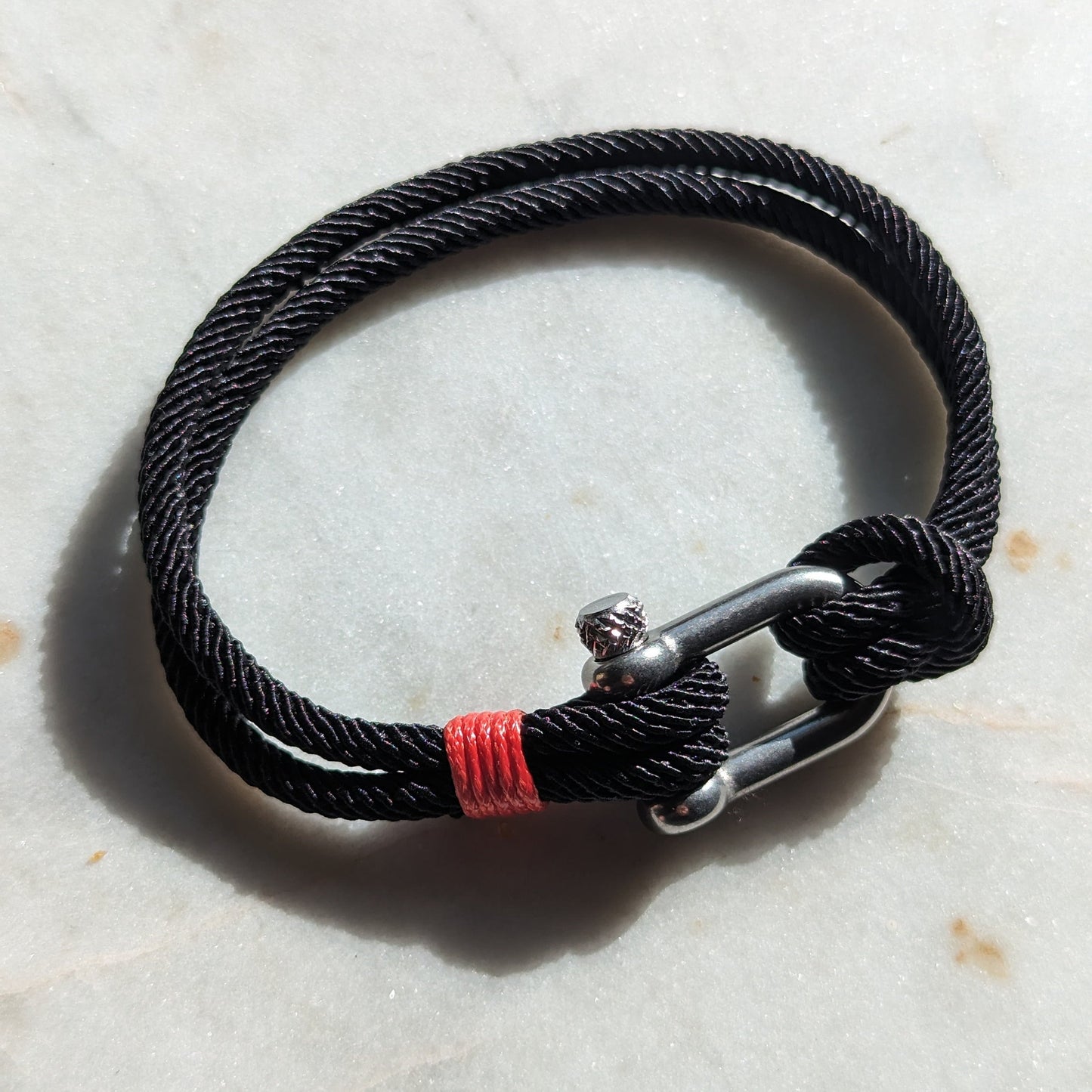 Masculine rope bracelet with stainless steel shackle