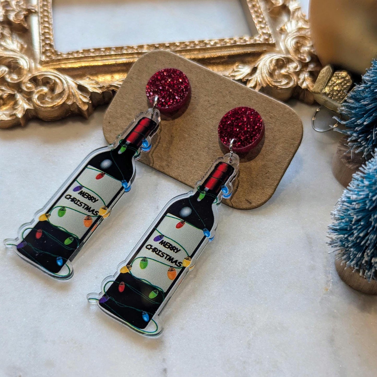 Boucles d'oreilles de Noël amusantes avec une bouteille de vin