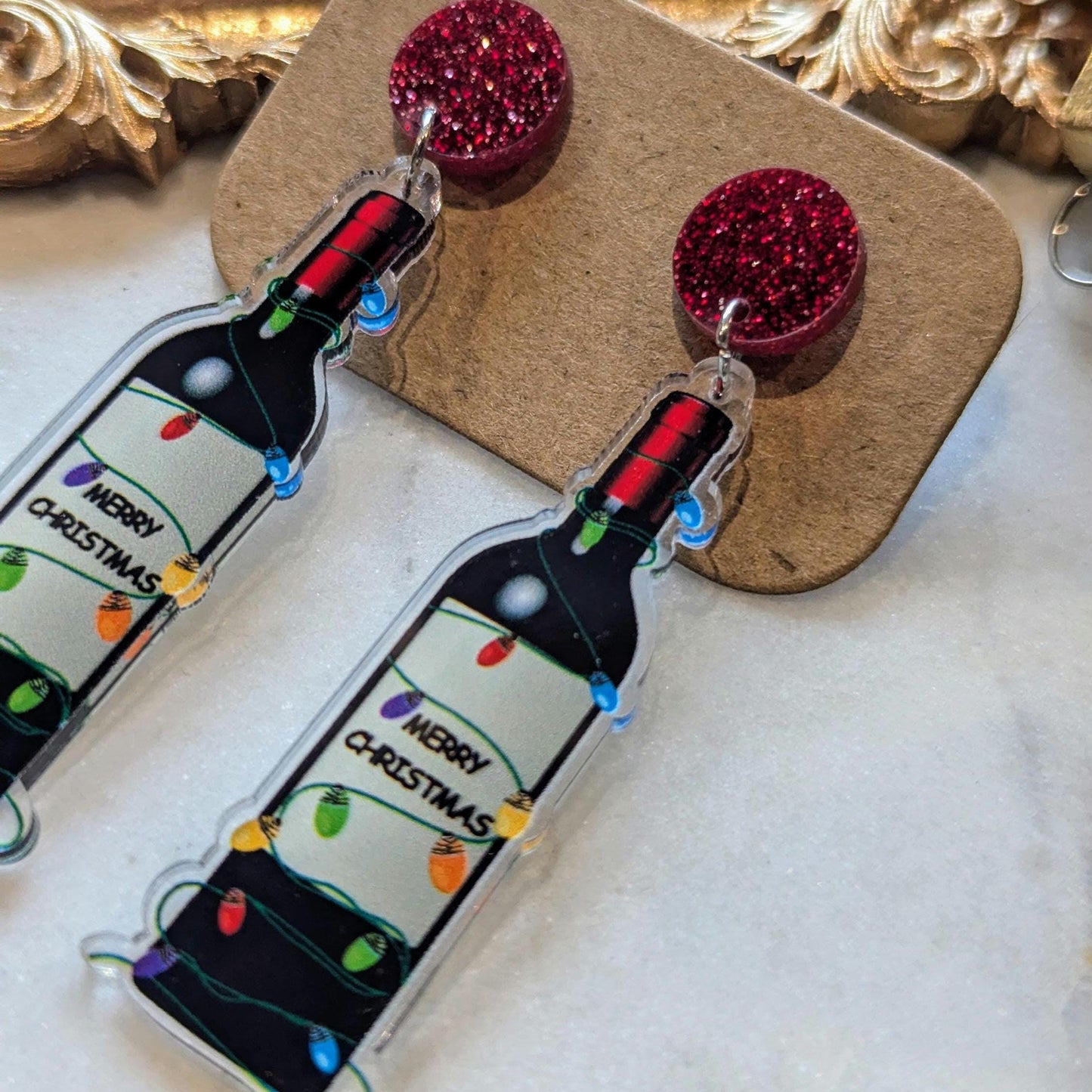 Boucles d'oreilles de Noël amusantes avec une bouteille de vin