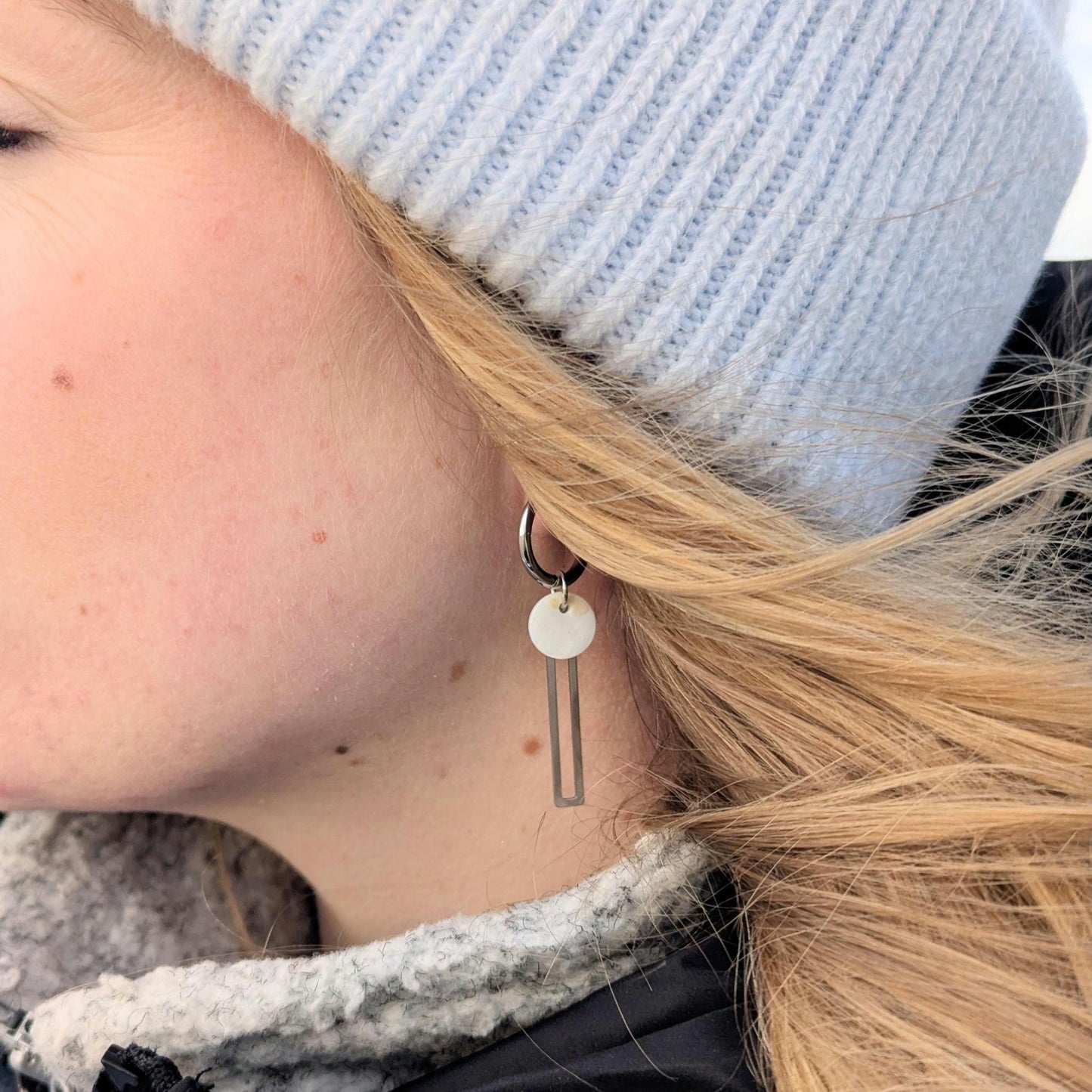 Boucles d'oreilles créoles "Géométrie" - créoles en acier inoxydable avec pendentifs en acier inoxydable et nacre