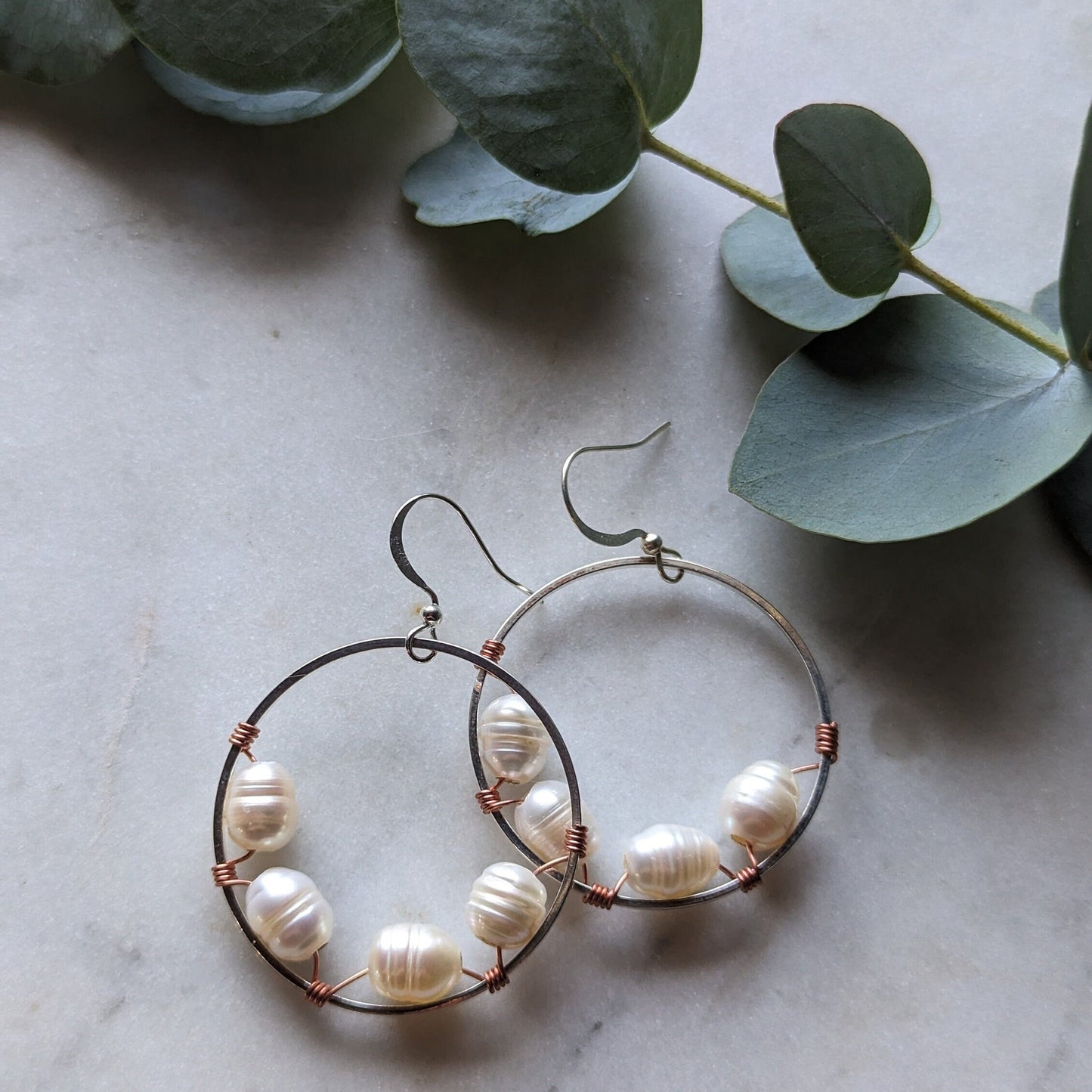 Wrapped pearl earrings with bi-metal detail