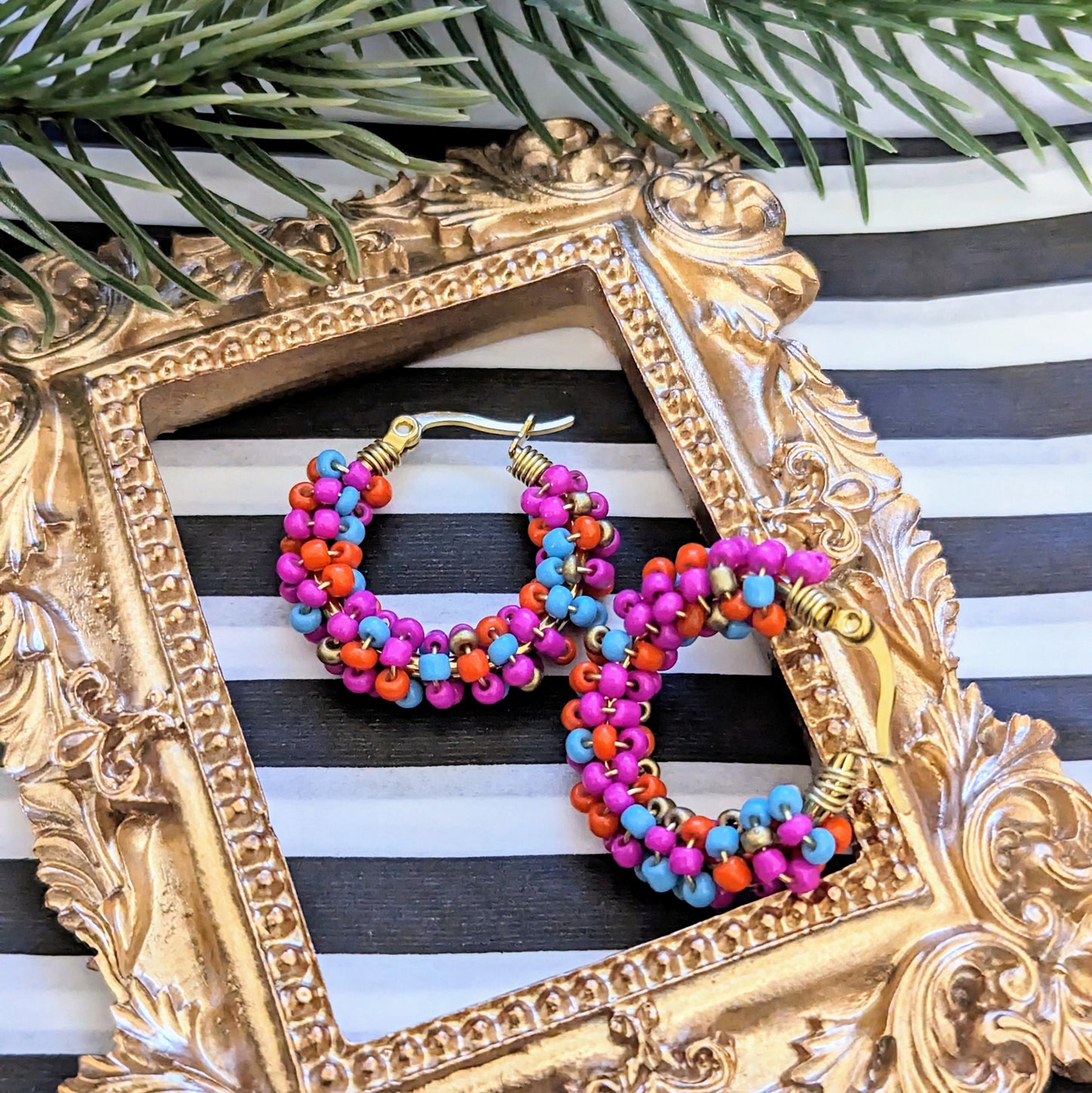 Color Wraps Creolen "Carnival Glow" – Gold & Bunte Rocailles