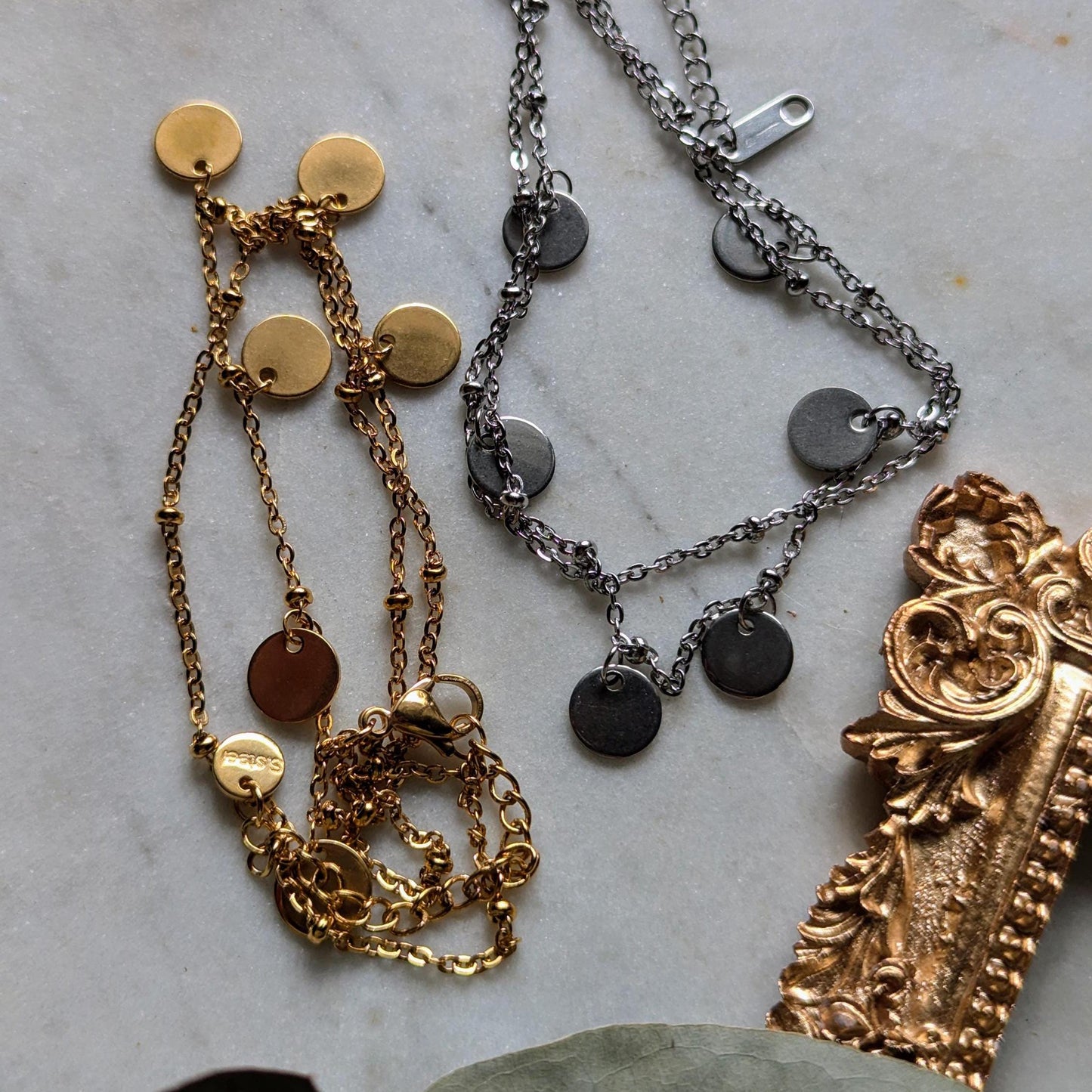 Bracelet de cheville en acier inoxydable avec pendentifs en forme de pièces de monnaie