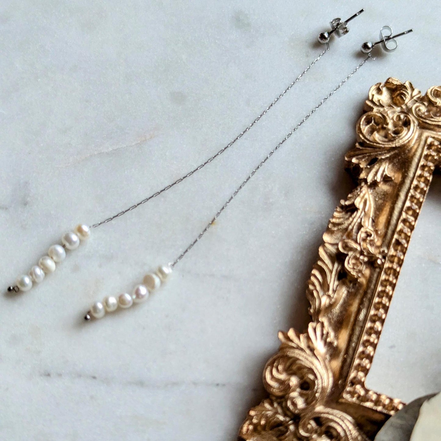 Boucles d'oreilles "Sweetpea" avec perles d'eau douce et chaîne en acier inoxydable