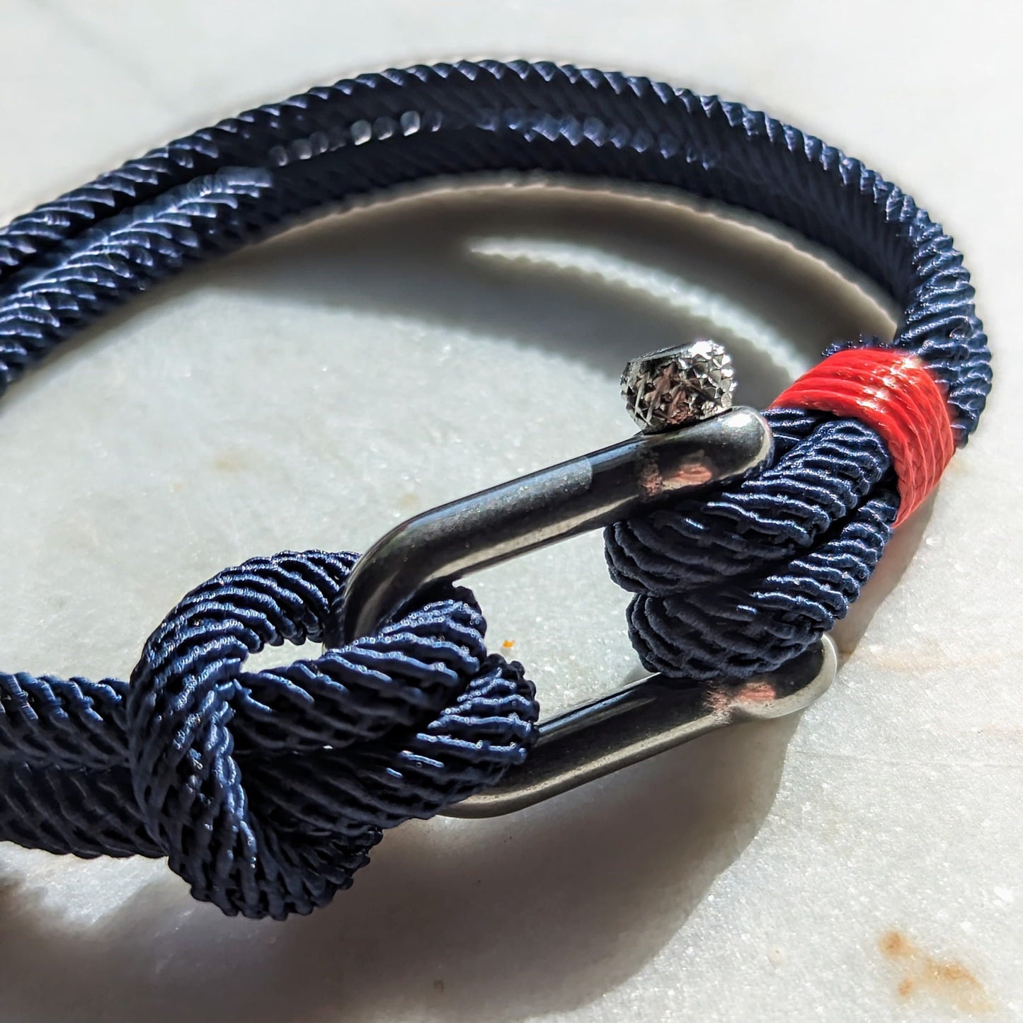 Masculine rope bracelet with stainless steel shackle
