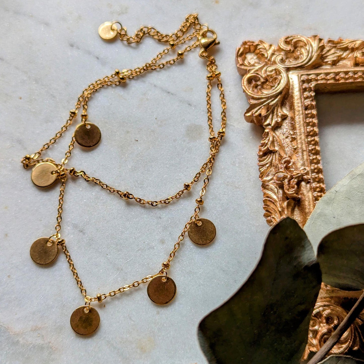 Bracelet de cheville en acier inoxydable avec pendentifs en forme de pièces de monnaie