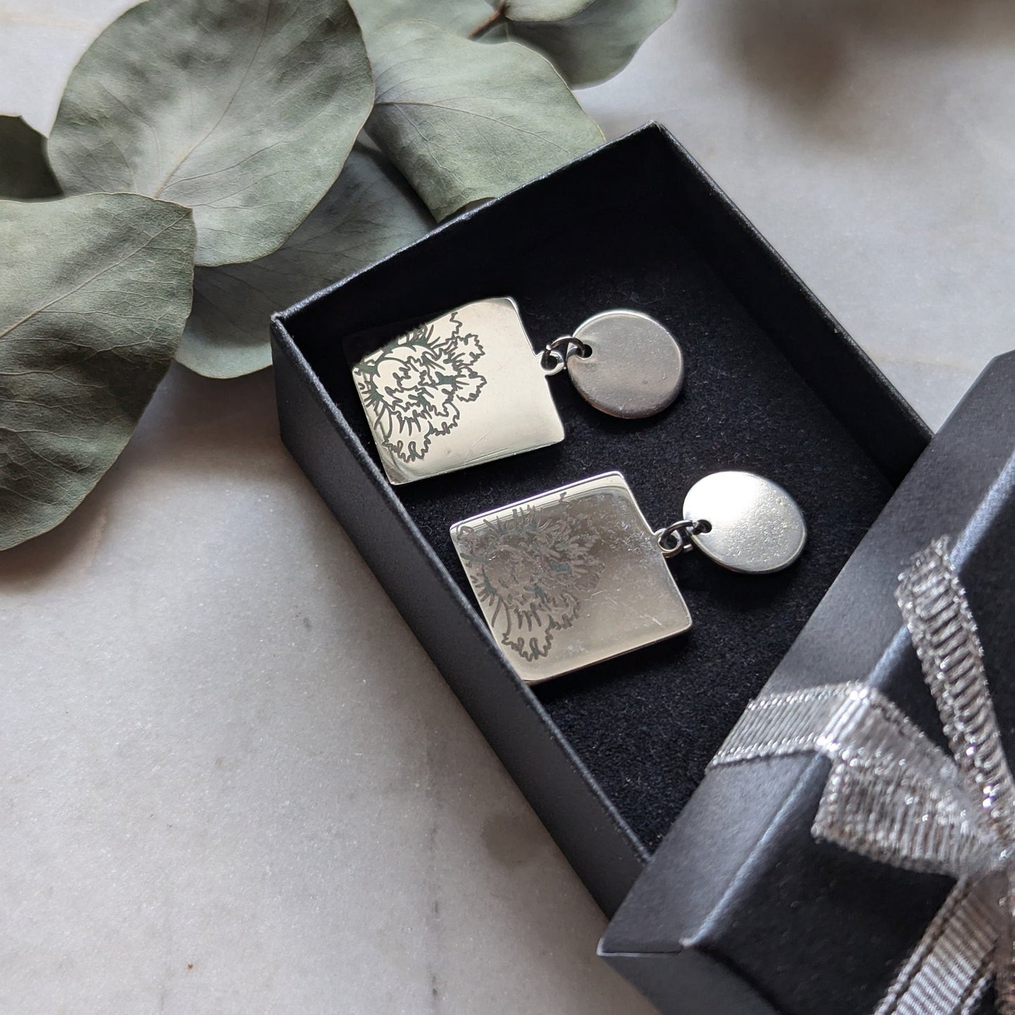 Boucles d'oreilles à tige avec pendentif fleur