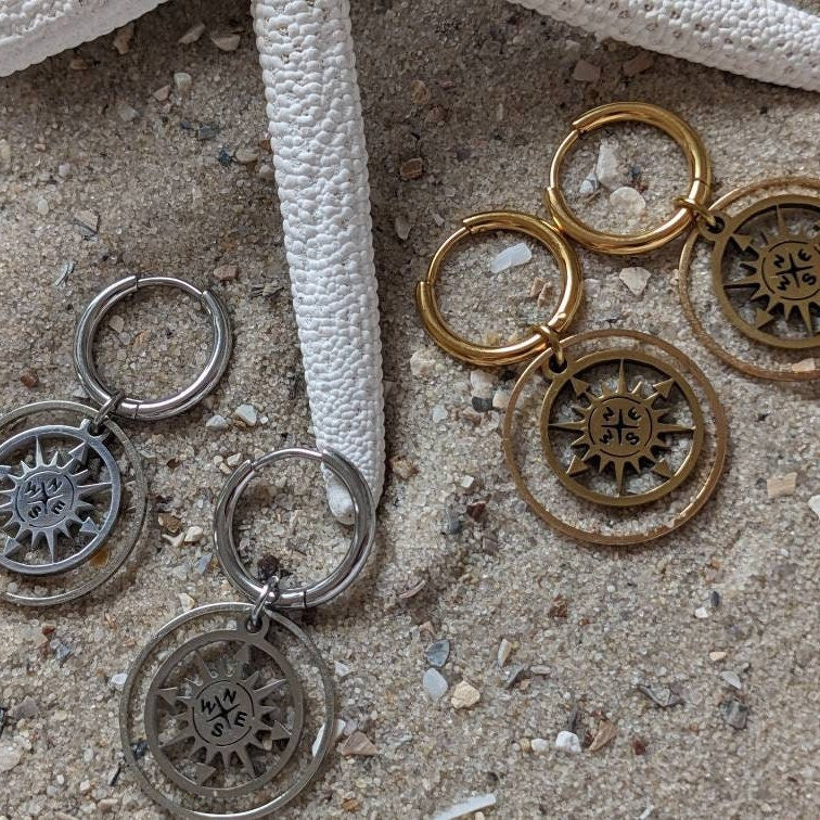 Boucles d'oreilles créoles boussole « Wanderlust »