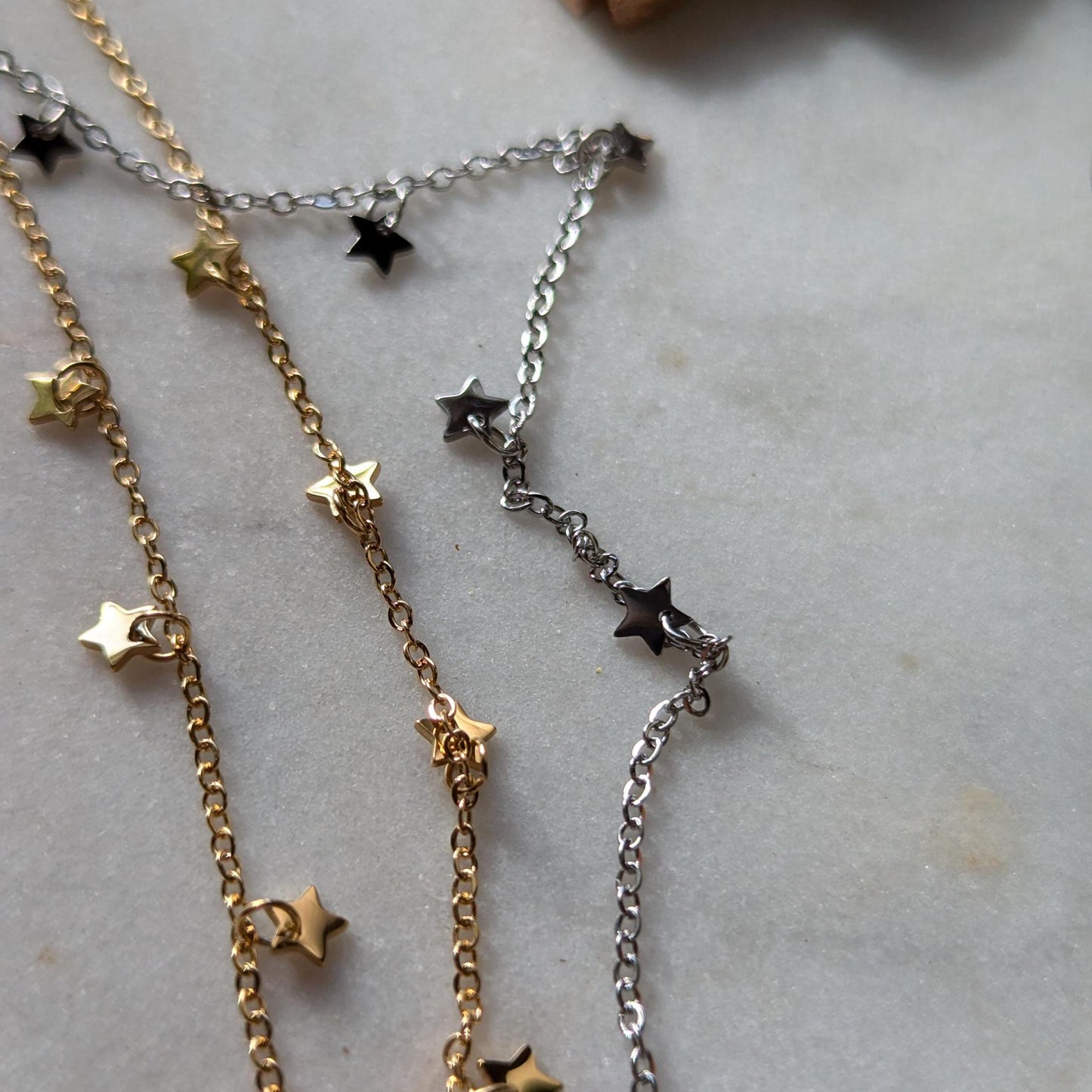 Bracelet de cheville en acier inoxydable avec petites étoiles