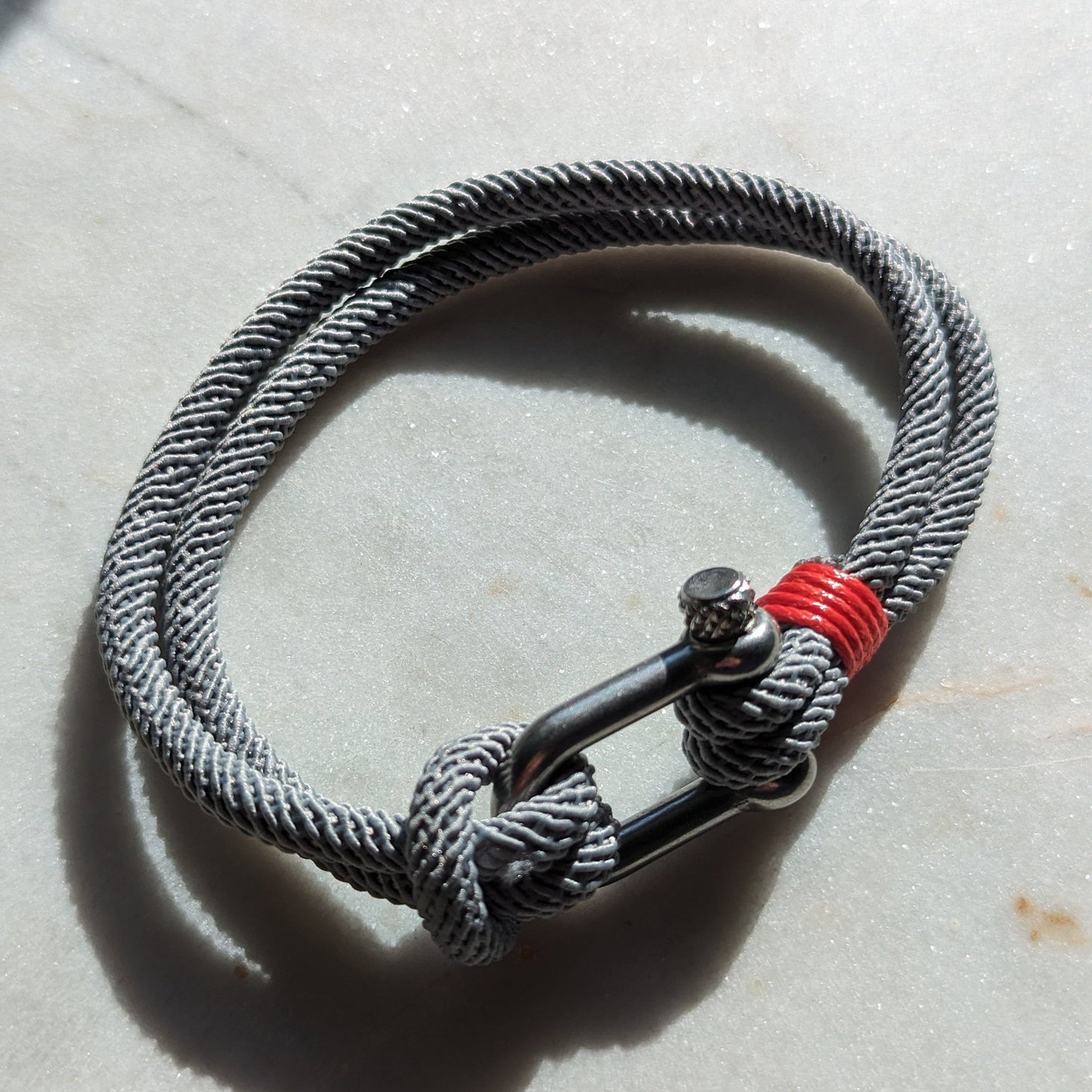 Masculine rope bracelet with stainless steel shackle