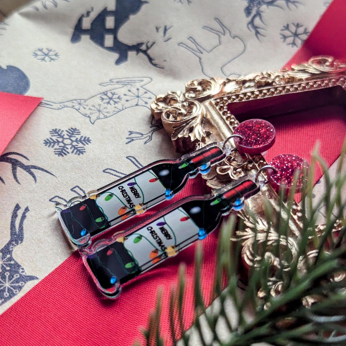 Boucles d'oreilles de Noël amusantes avec une bouteille de vin