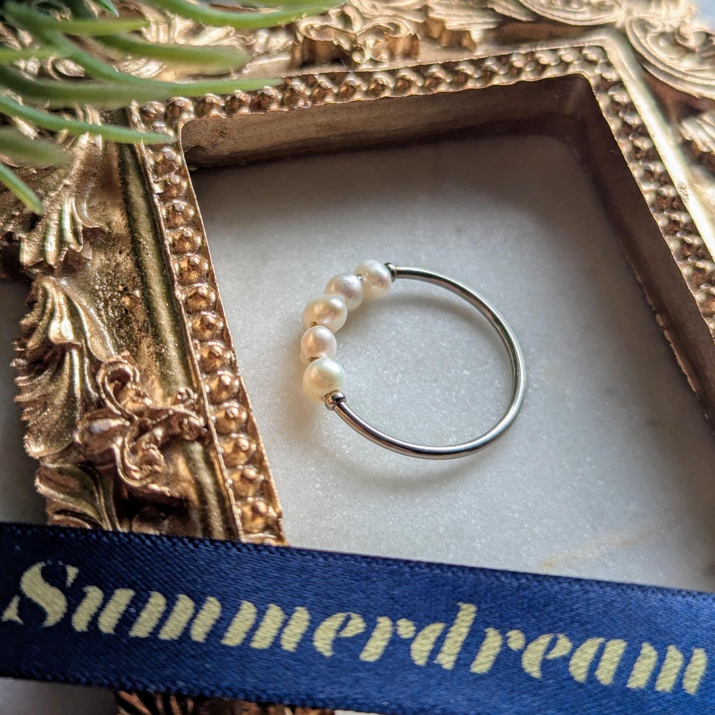 Bague perle "Sweetpea" - Bague délicate en acier inoxydable avec petites perles d'eau douce