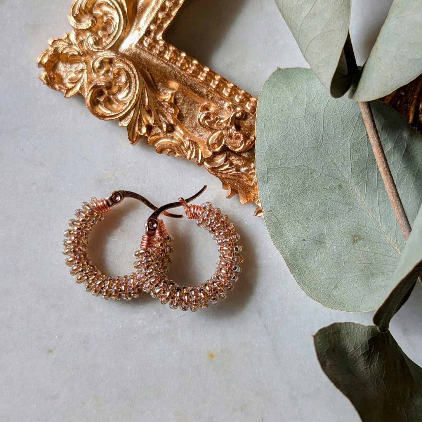 Color Wraps Creolen "Rosé Rainbow" – Roségold & Schillernde Rocailles