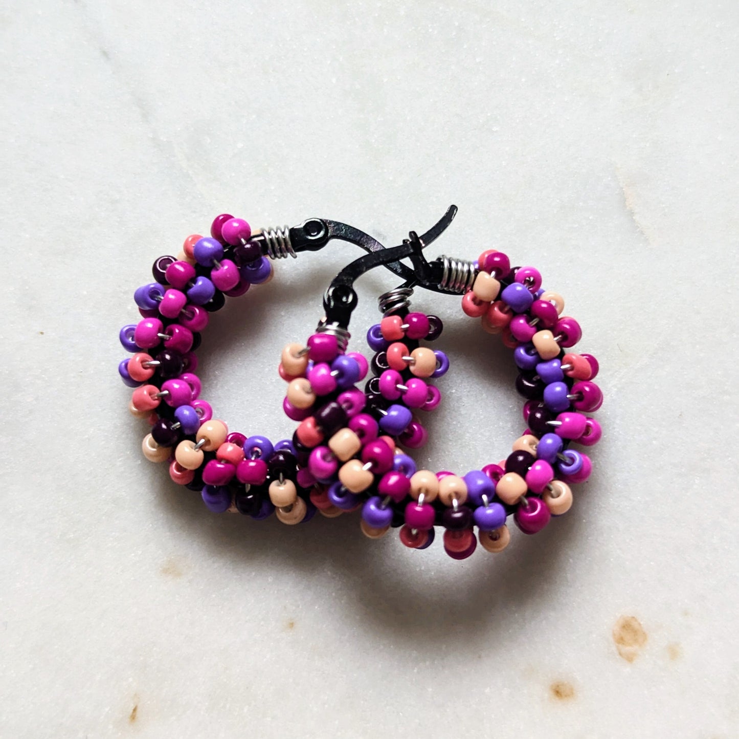Boucles d'oreilles créoles rocaille « joli rose »