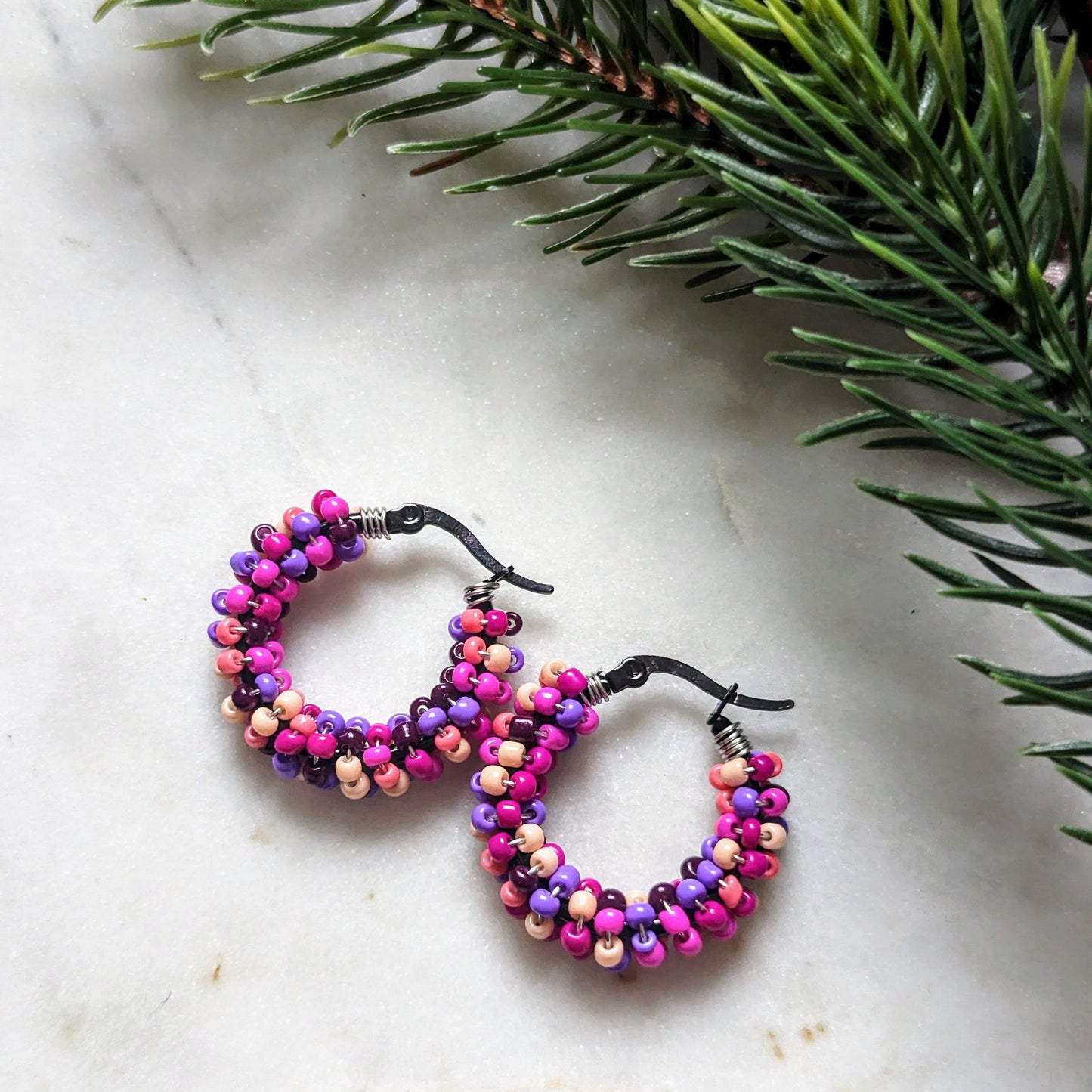 Boucles d'oreilles créoles rocaille « joli rose »
