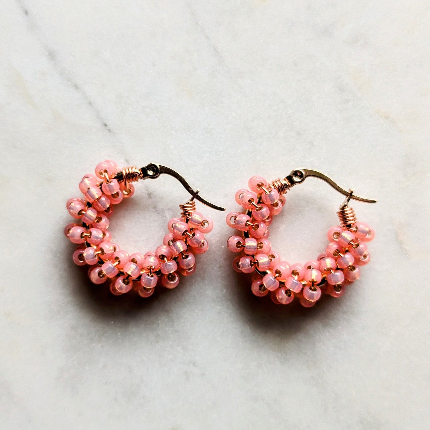 Color Wraps Creolen "Peach" – Roségold & Pfirsich Rocailles