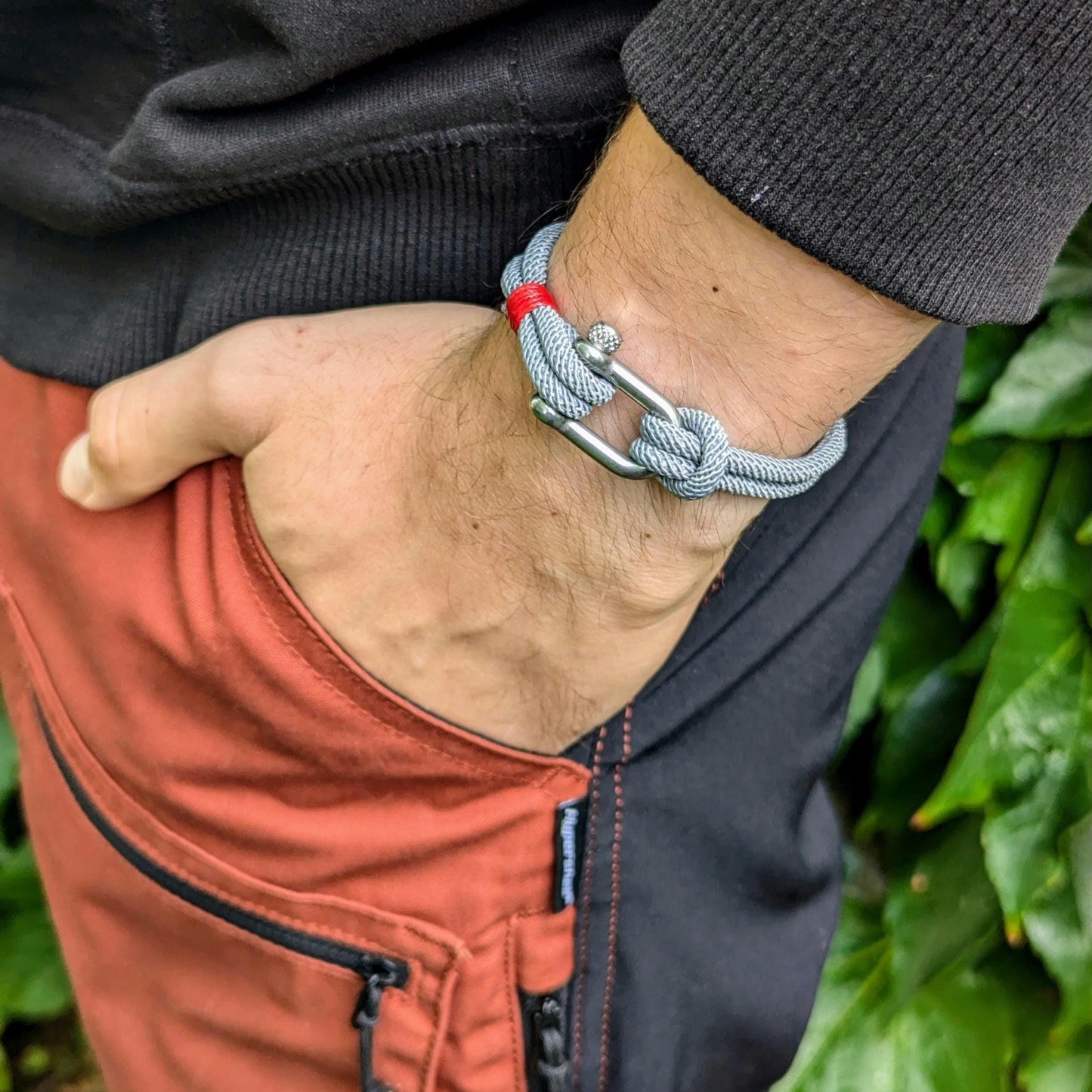 Masculine rope bracelet with stainless steel shackle