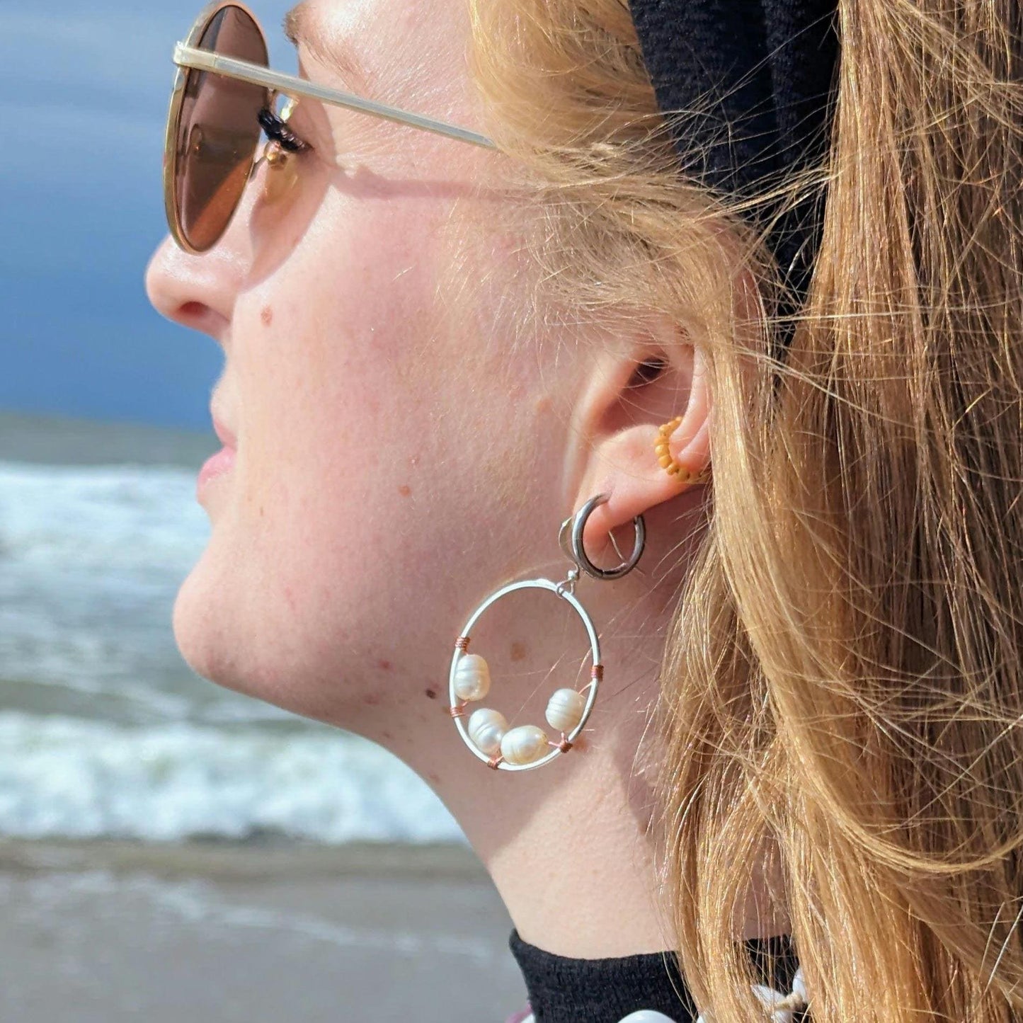Wrapped pearl earrings with bi-metal detail