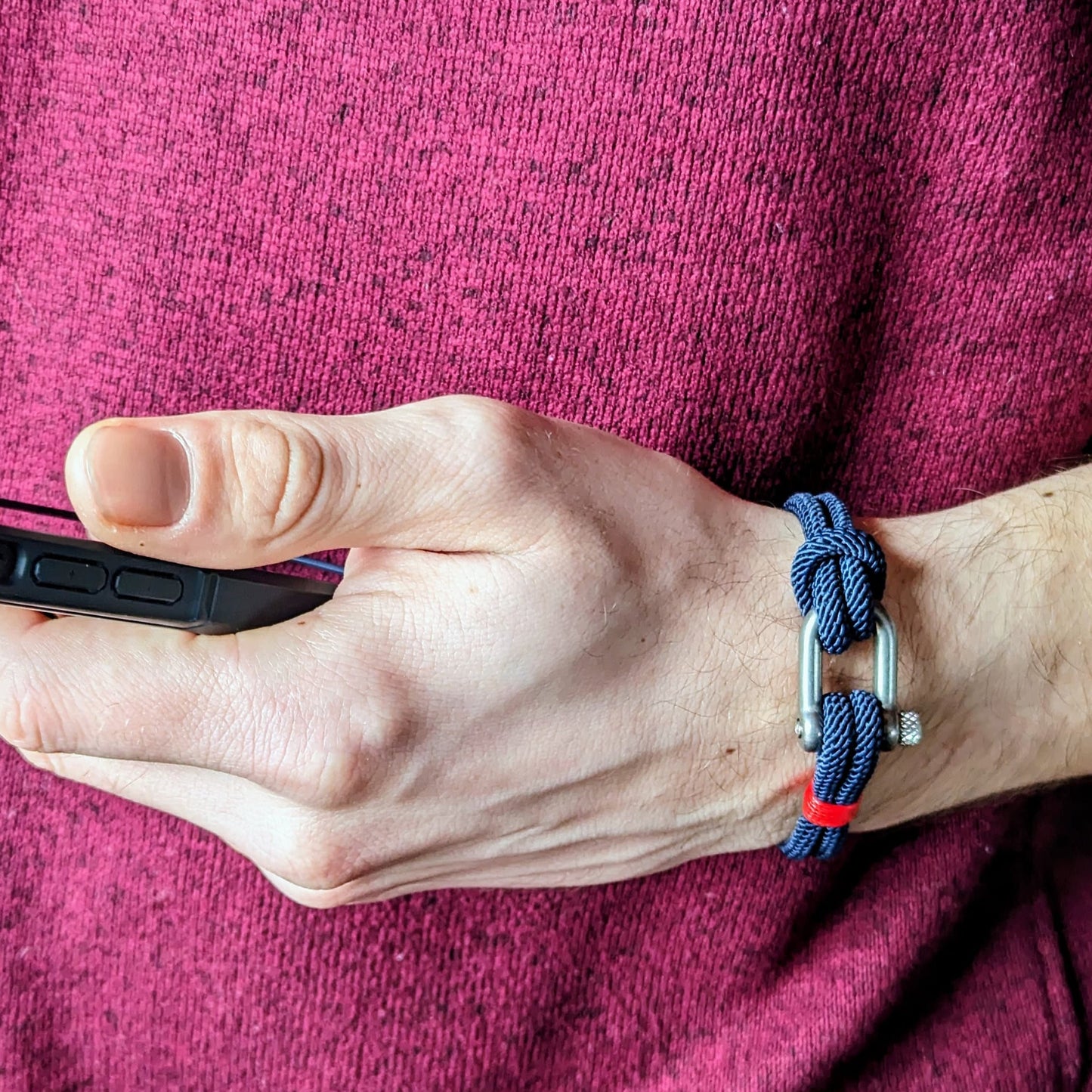 Masculine rope bracelet with stainless steel shackle