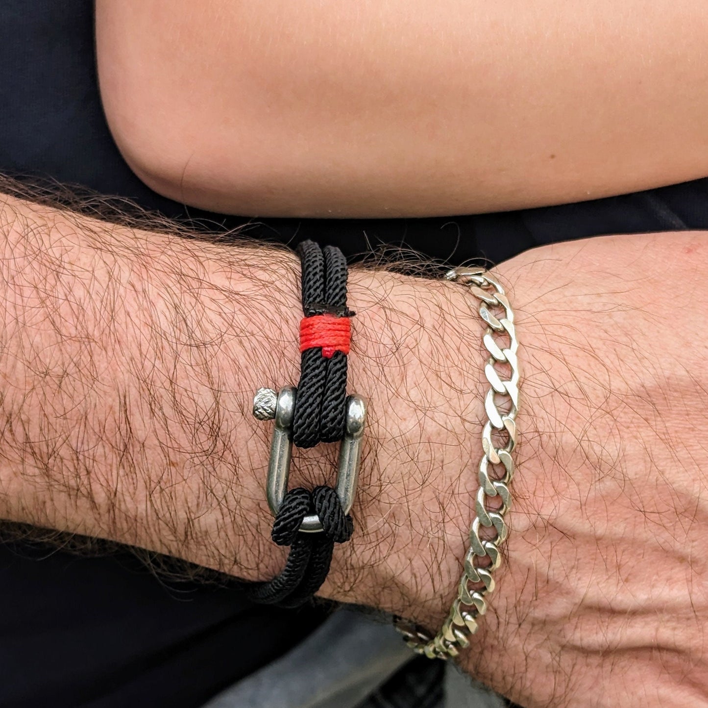 Masculine rope bracelet with stainless steel shackle