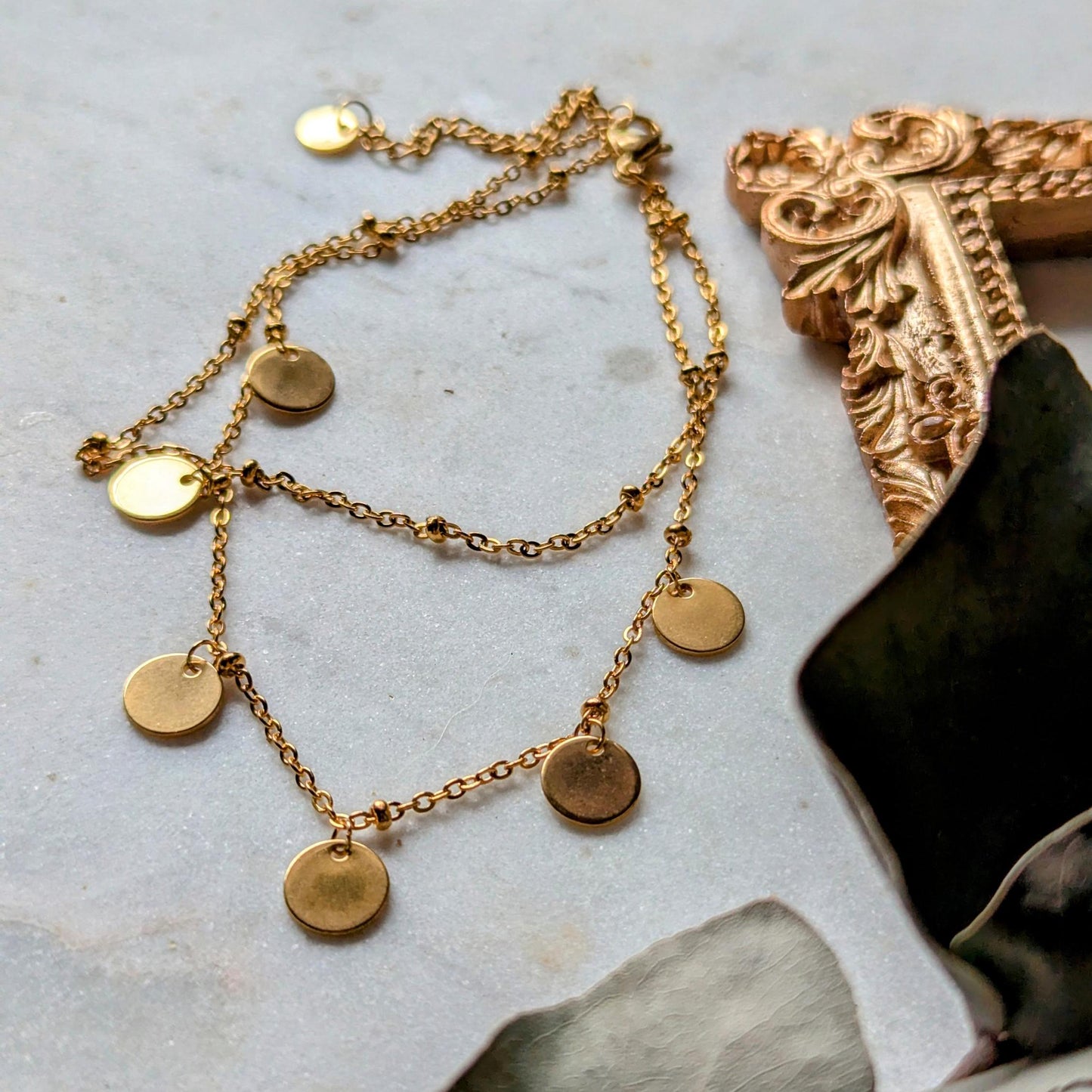 Bracelet de cheville en acier inoxydable avec pendentifs en forme de pièces de monnaie