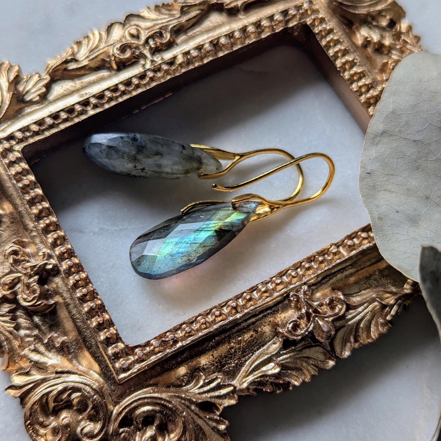 Boucles d'oreilles en labradorite vert-bleu avec crochets en argent 925
