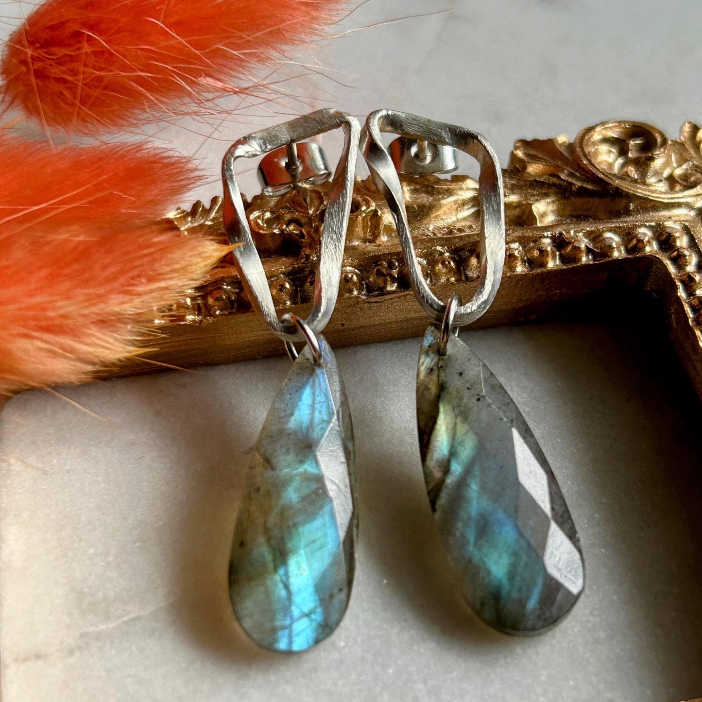 Boucles d'oreilles en argent « Boucle de Möbius » avec labradorite bleue