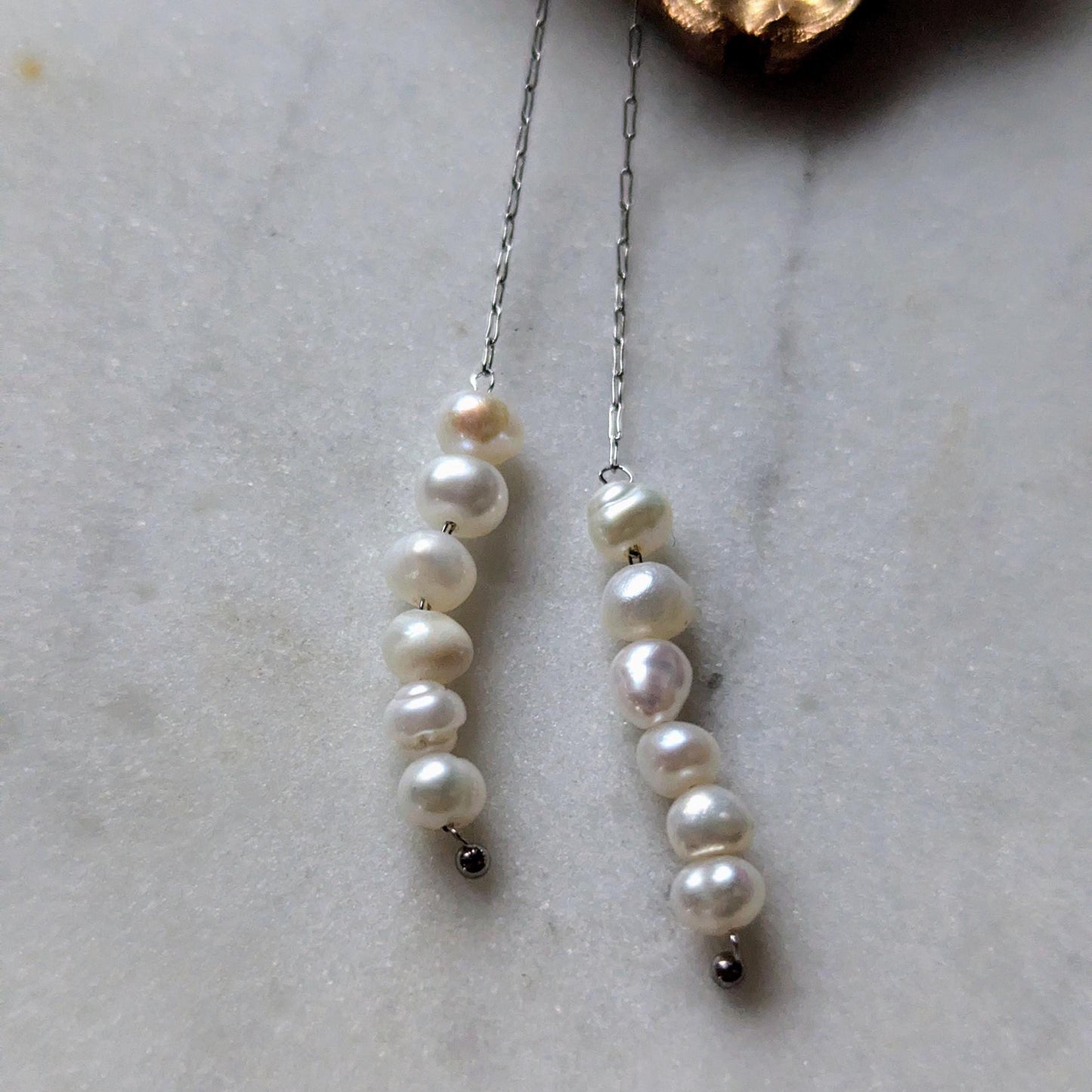 Boucles d'oreilles "Sweetpea" avec perles d'eau douce et chaîne en acier inoxydable