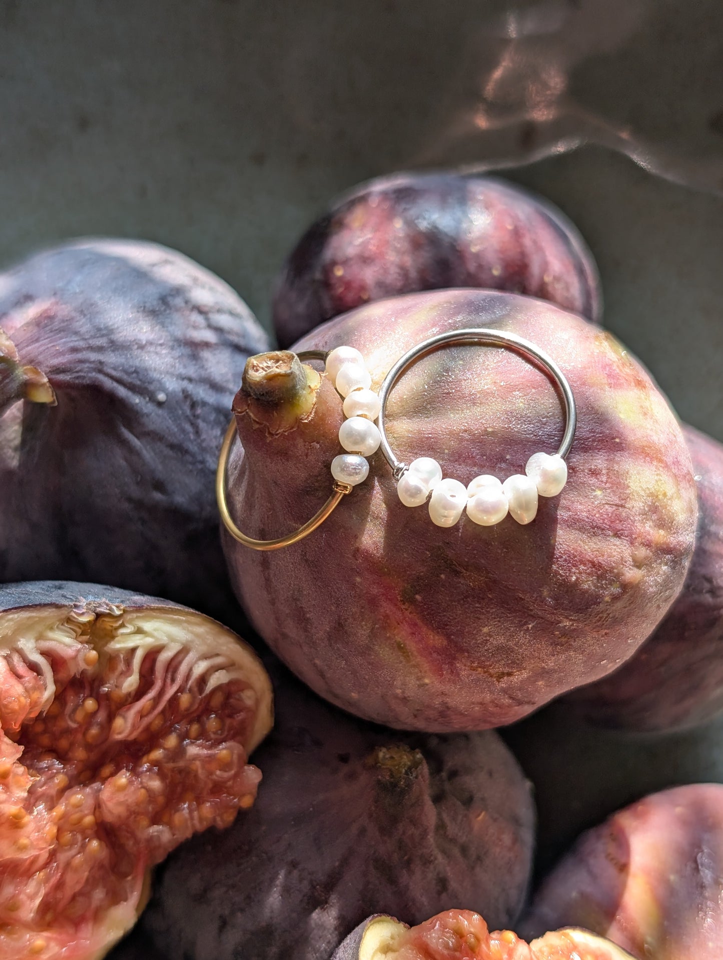 Bague perle "Sweetpea" - Bague délicate en acier inoxydable avec petites perles d'eau douce
