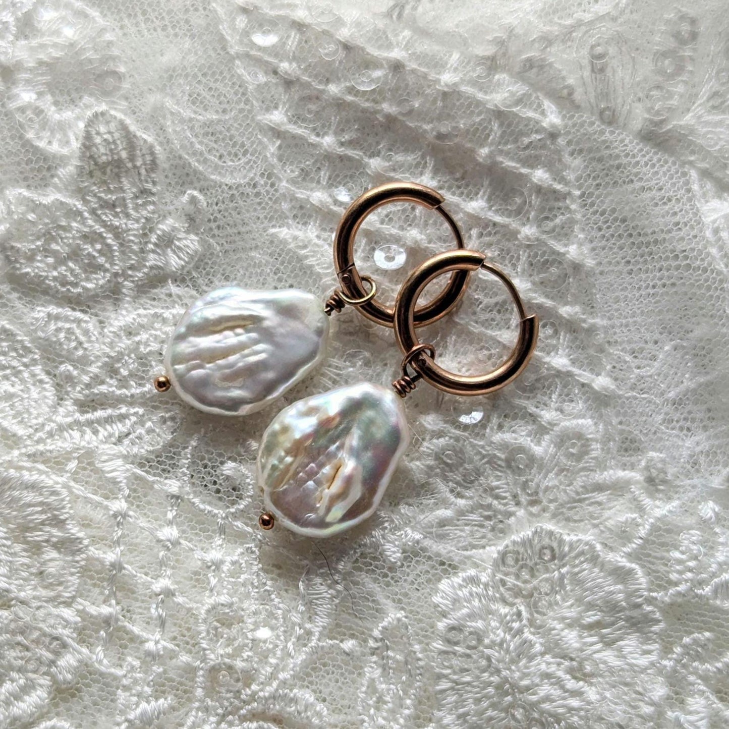 Hoop earrings with large baroque pearls
