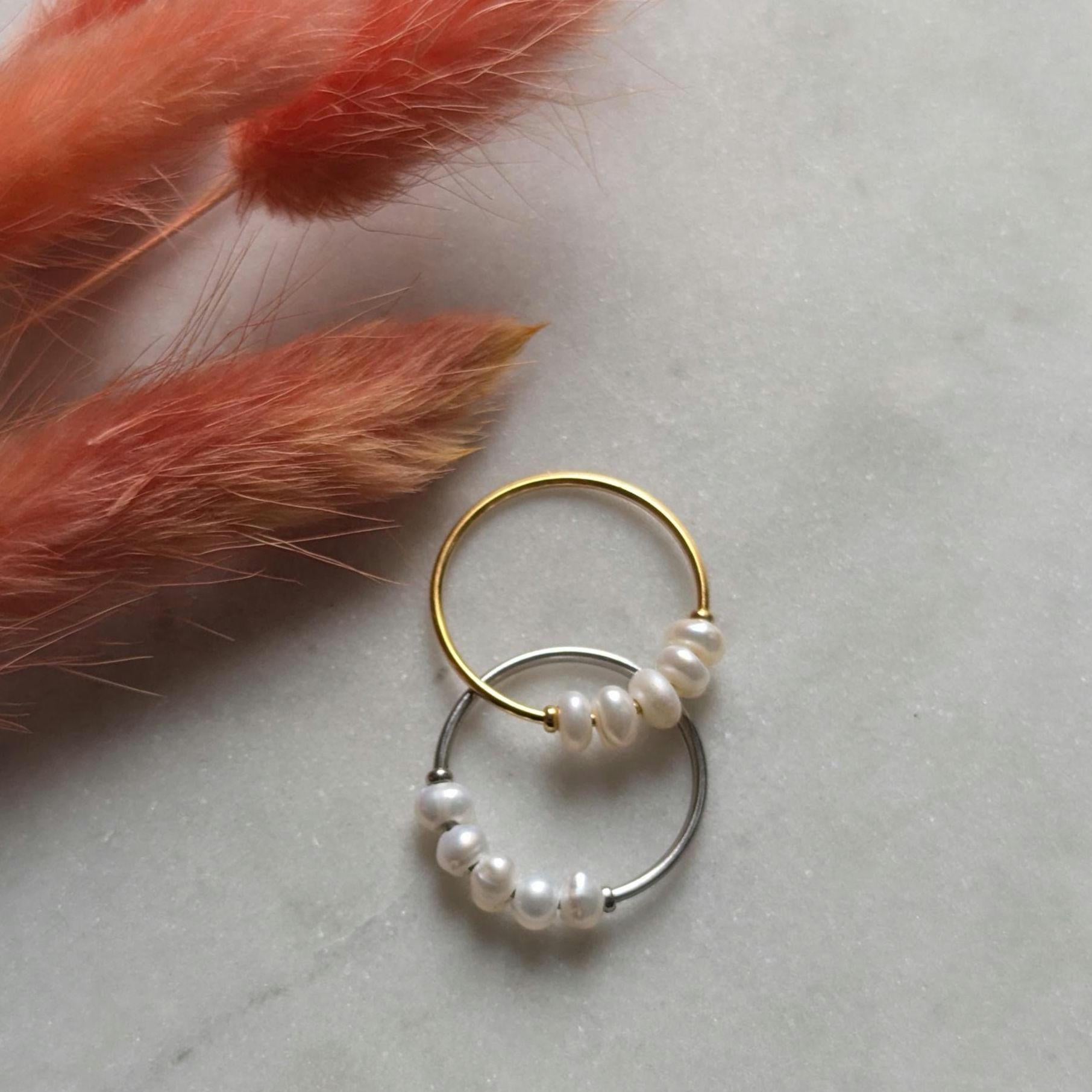 Perlenring "Sweetpea" – Edelstahl mit Süßwasserperlen