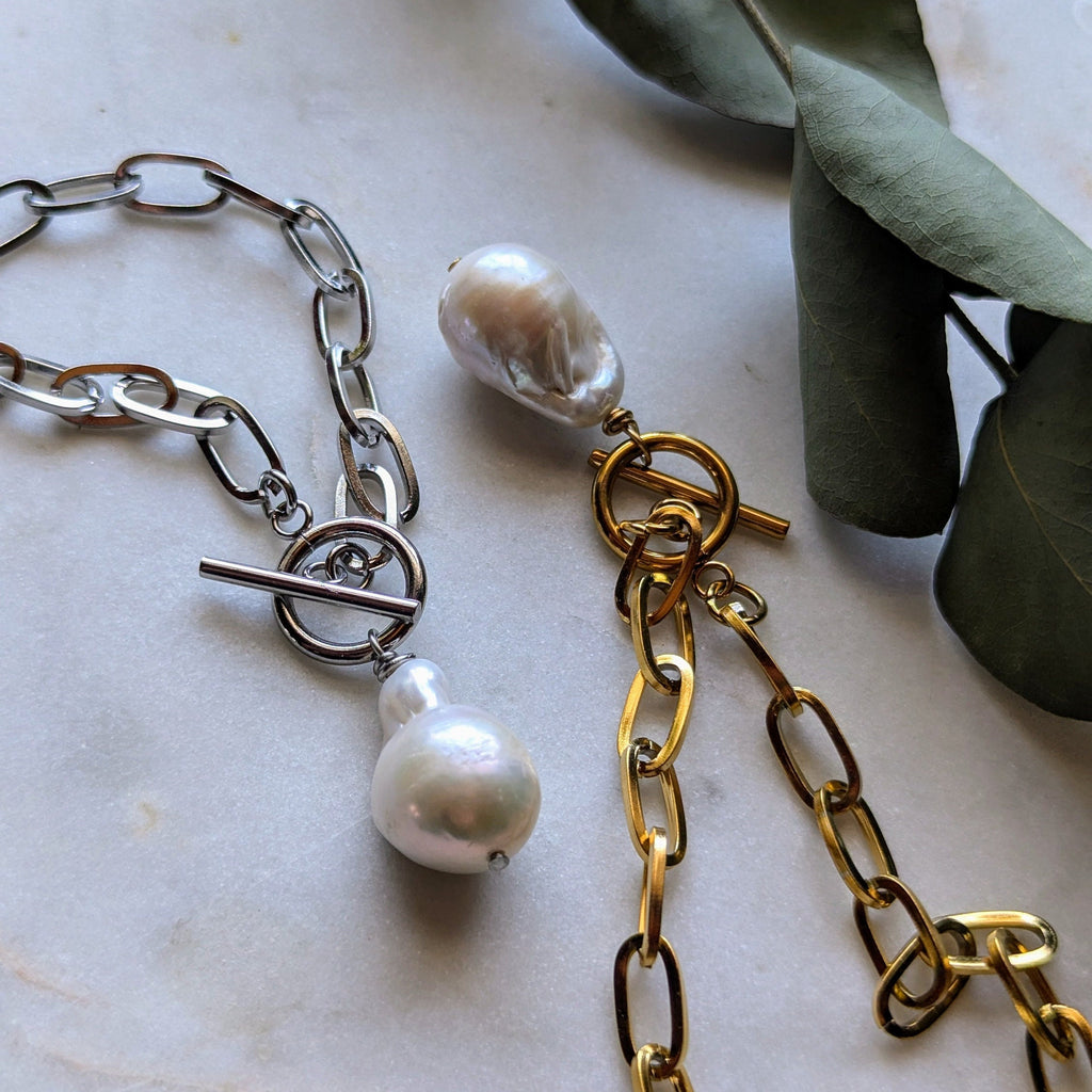 Anchor chain with toggle clasp and baroque pearl