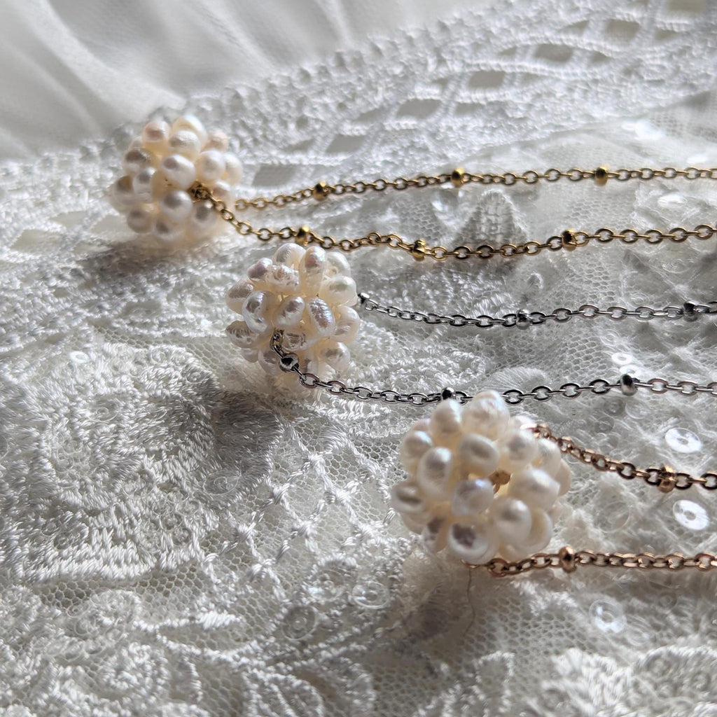 Halskette mit Schneeball aus Süßwasserperlen