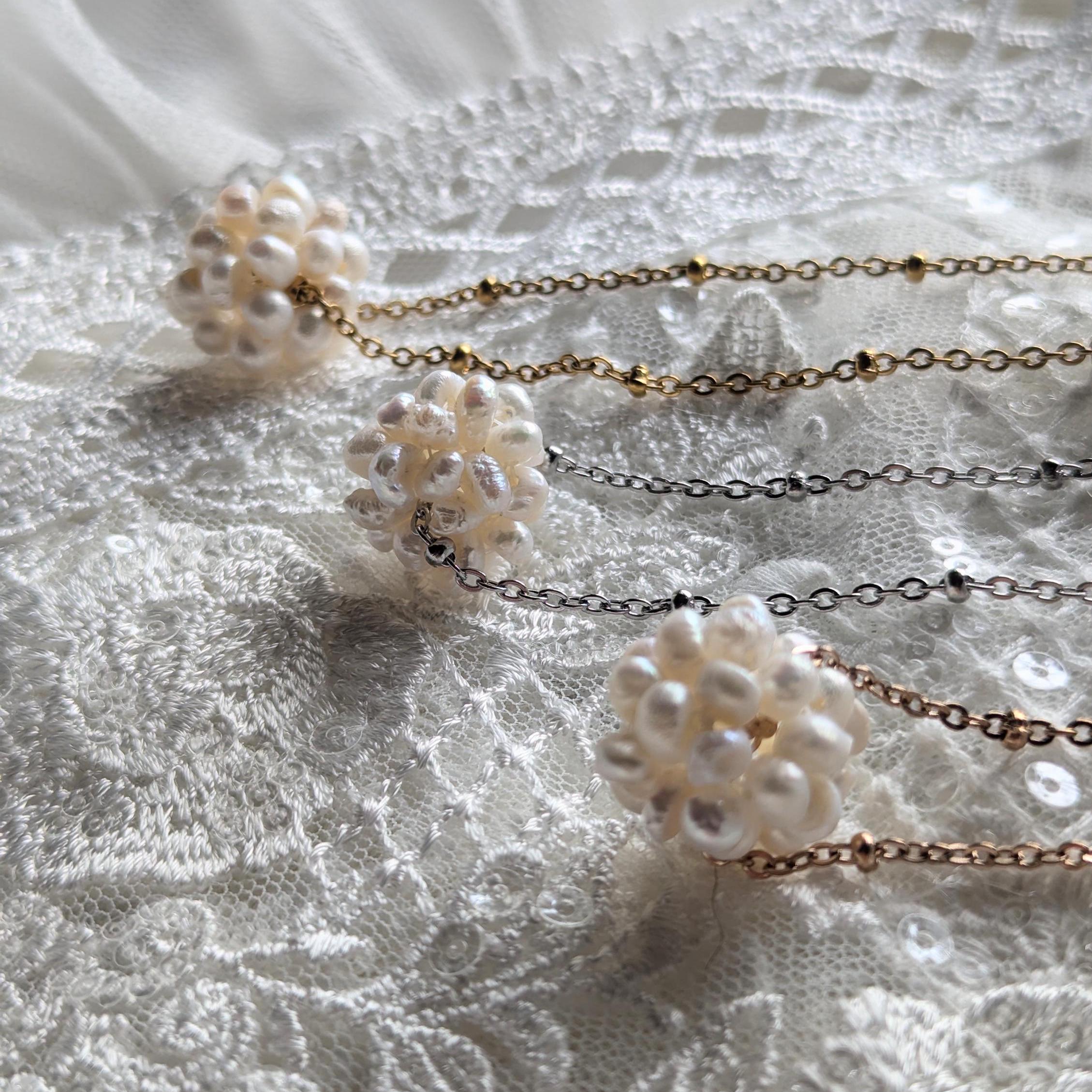 Halskette mit Schneeball aus Süßwasserperlen