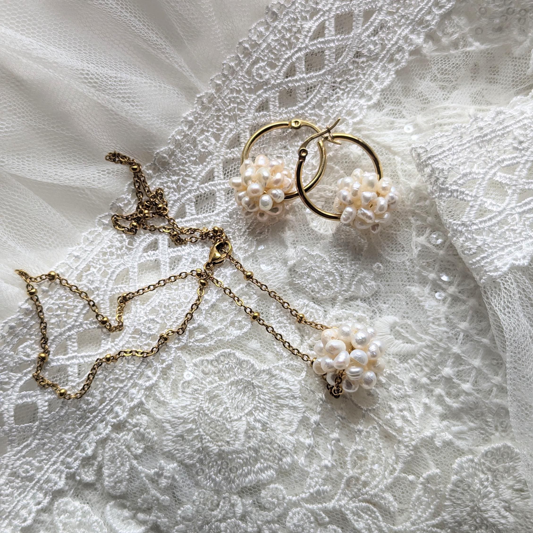 Halskette mit Schneeball aus Süßwasserperlen