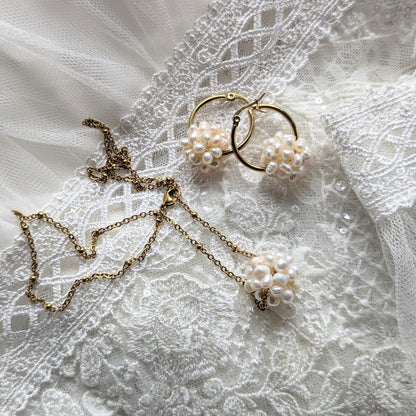 Collier boule de neige en perles d'eau douce