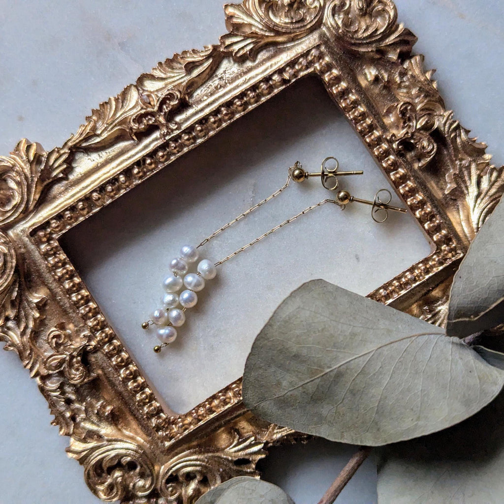 Ohrstecker "Sweetpea" mit Süßwasserperlen und Kette aus Edelstahl