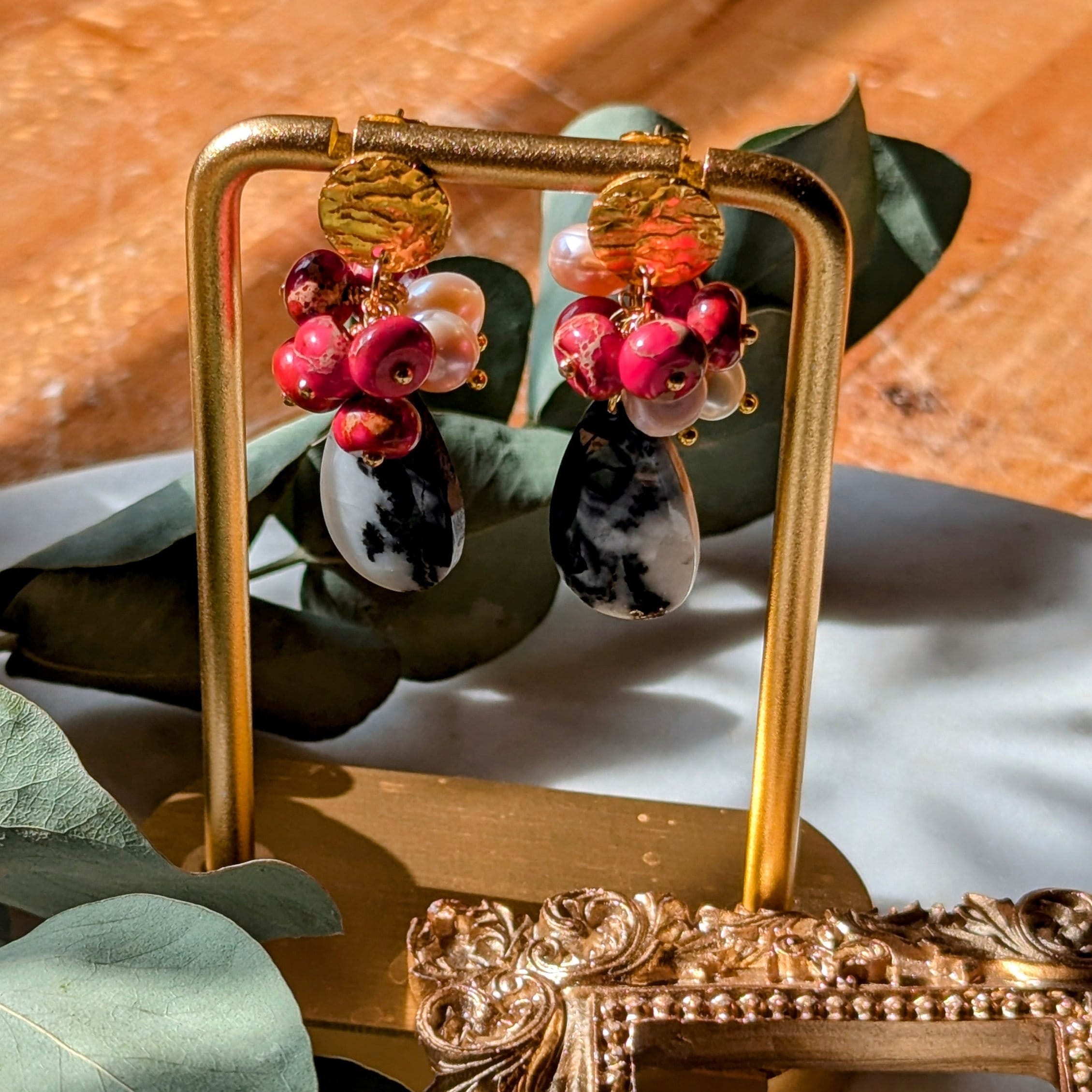 Boucles d'oreilles en turquoise Buffalo avec grappe de perles d'eau douce et de sédiments