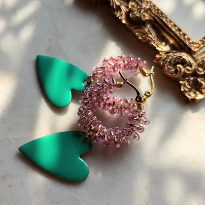Color Wraps Creolen "Coracão" – Edelstahl mit Rosa Rocailles & Herz Anhänger
