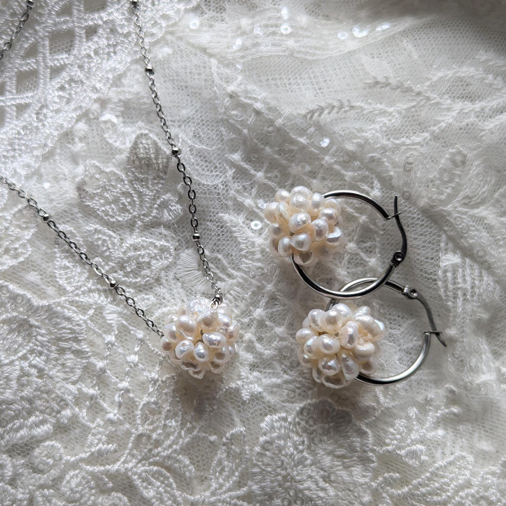 Halskette mit Schneeball aus Süßwasserperlen