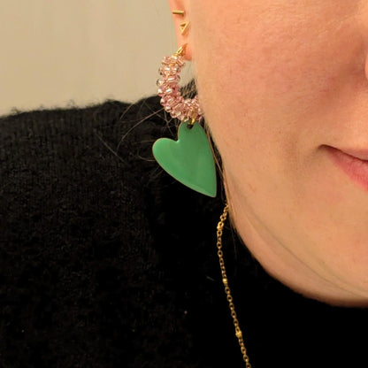 Color Wraps Creolen "Coracão" – Edelstahl mit Rosa Rocailles & Herz Anhänger