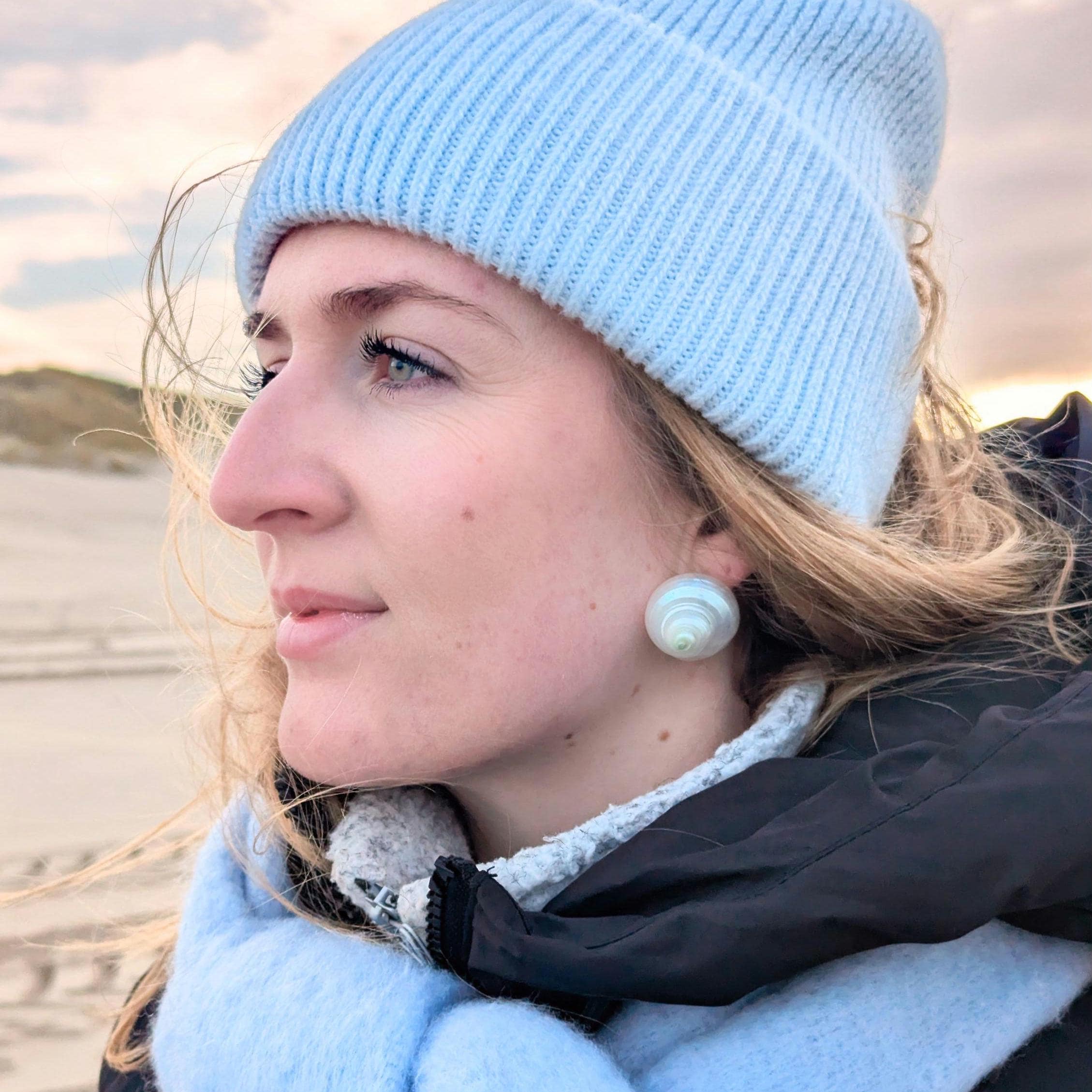 Ohrringe "Ocean Glimmer" – Schimmernde Ohrstecker aus Meeresschneckengehäusen