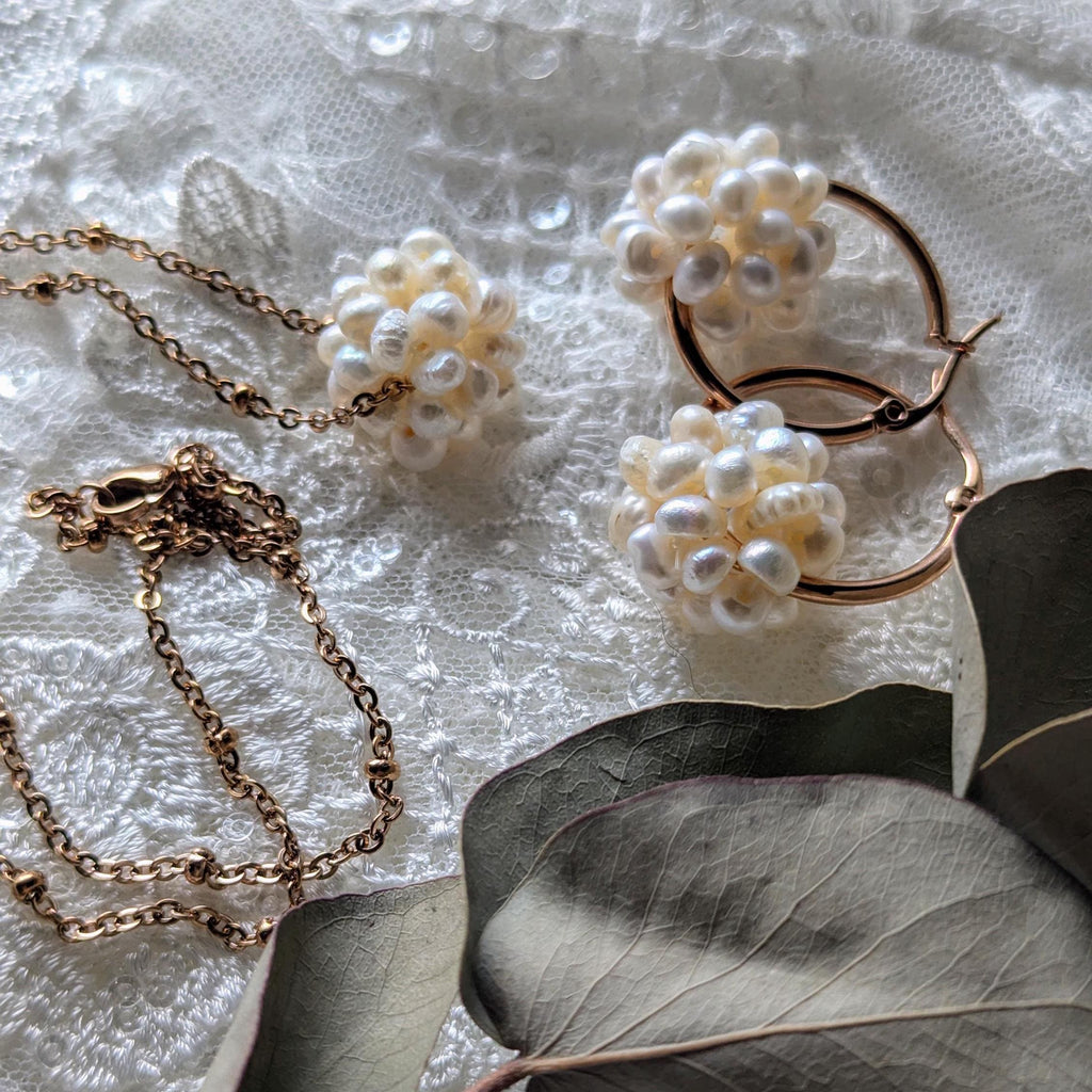 Halskette mit Schneeball aus Süßwasserperlen