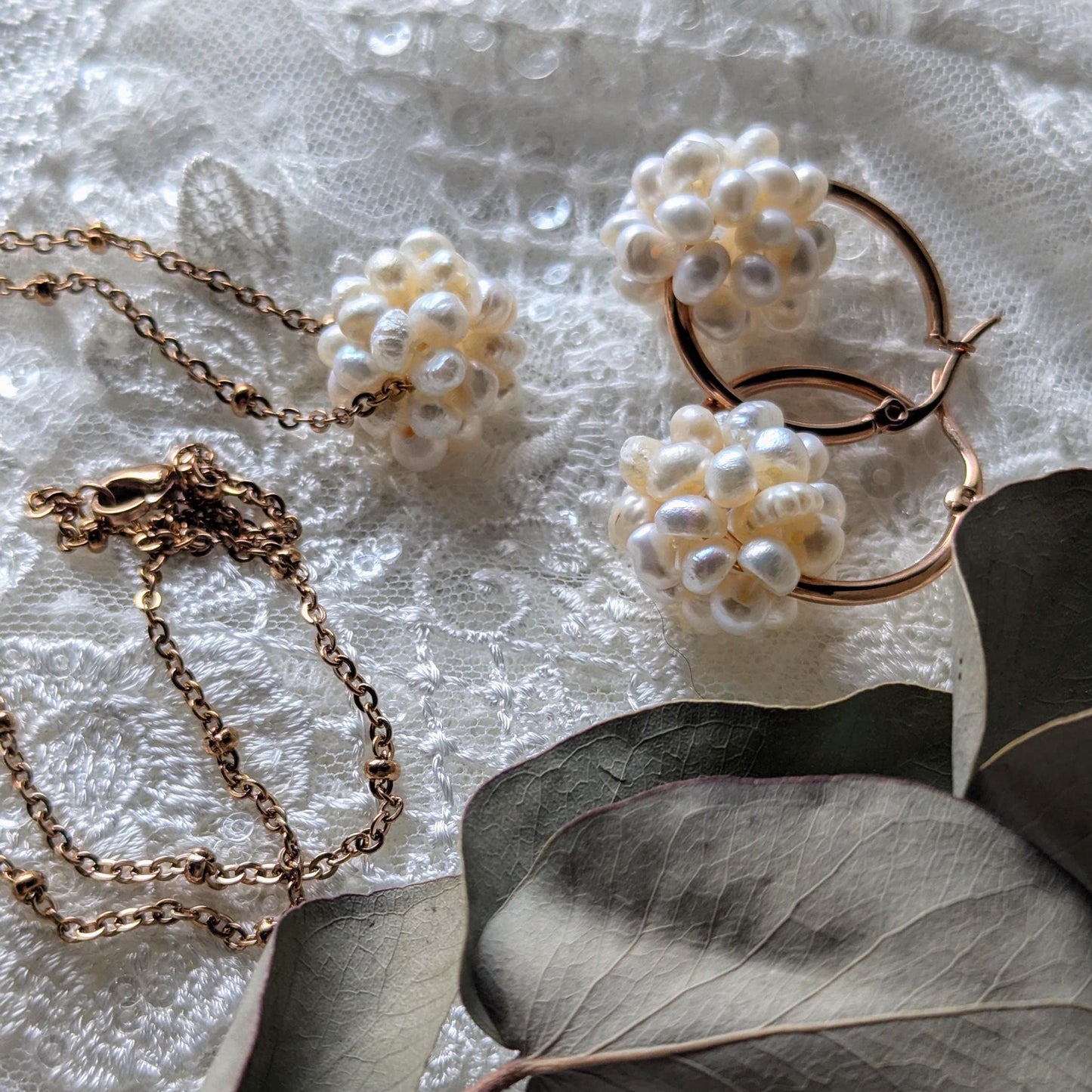 Collier boule de neige en perles d'eau douce