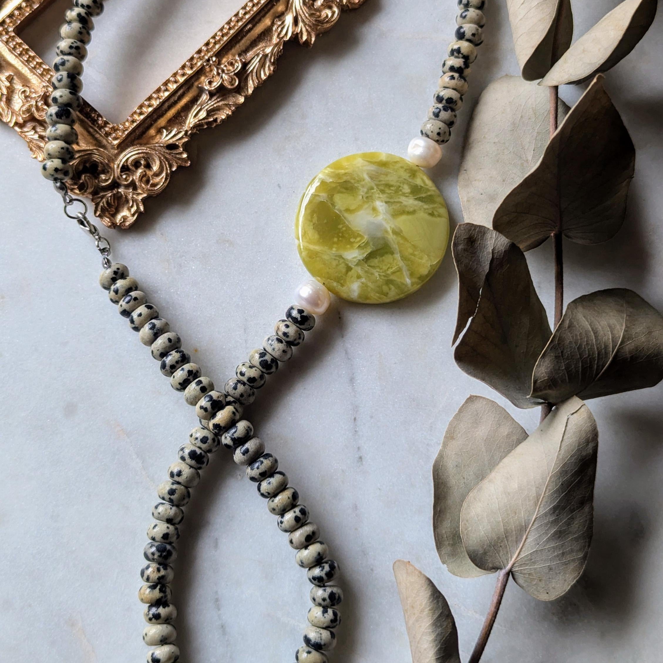 Handgemachte Halskette aus dalmatiner Jaspis und Serpentin