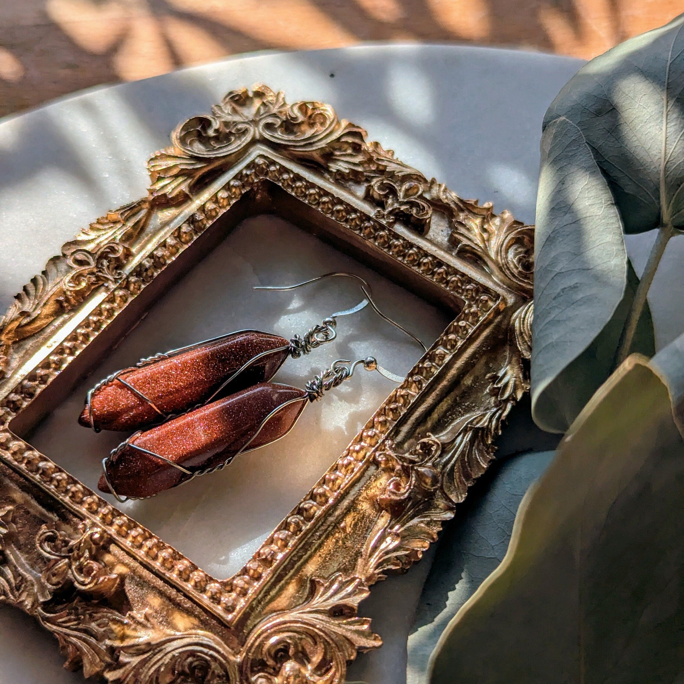 Ohrhänger "Starlight Glow" – Goldfluss-Pendel & Silberdrah