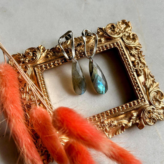 Boucles d'oreilles en argent « Boucle de Möbius » avec labradorite bleue