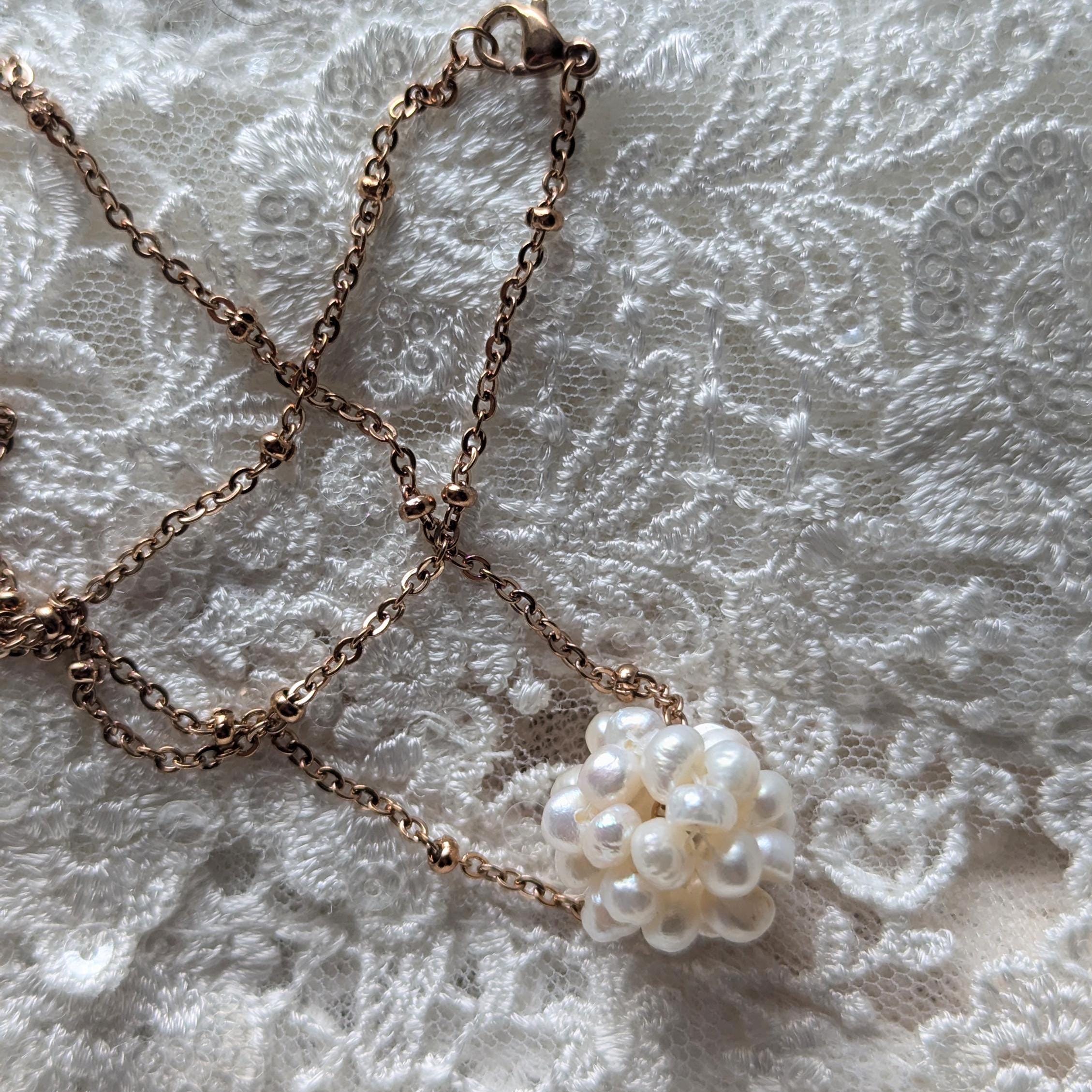 Halskette mit Schneeball aus Süßwasserperlen