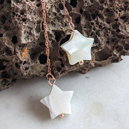 Rose gold thread earrings with mother-of-pearl stars