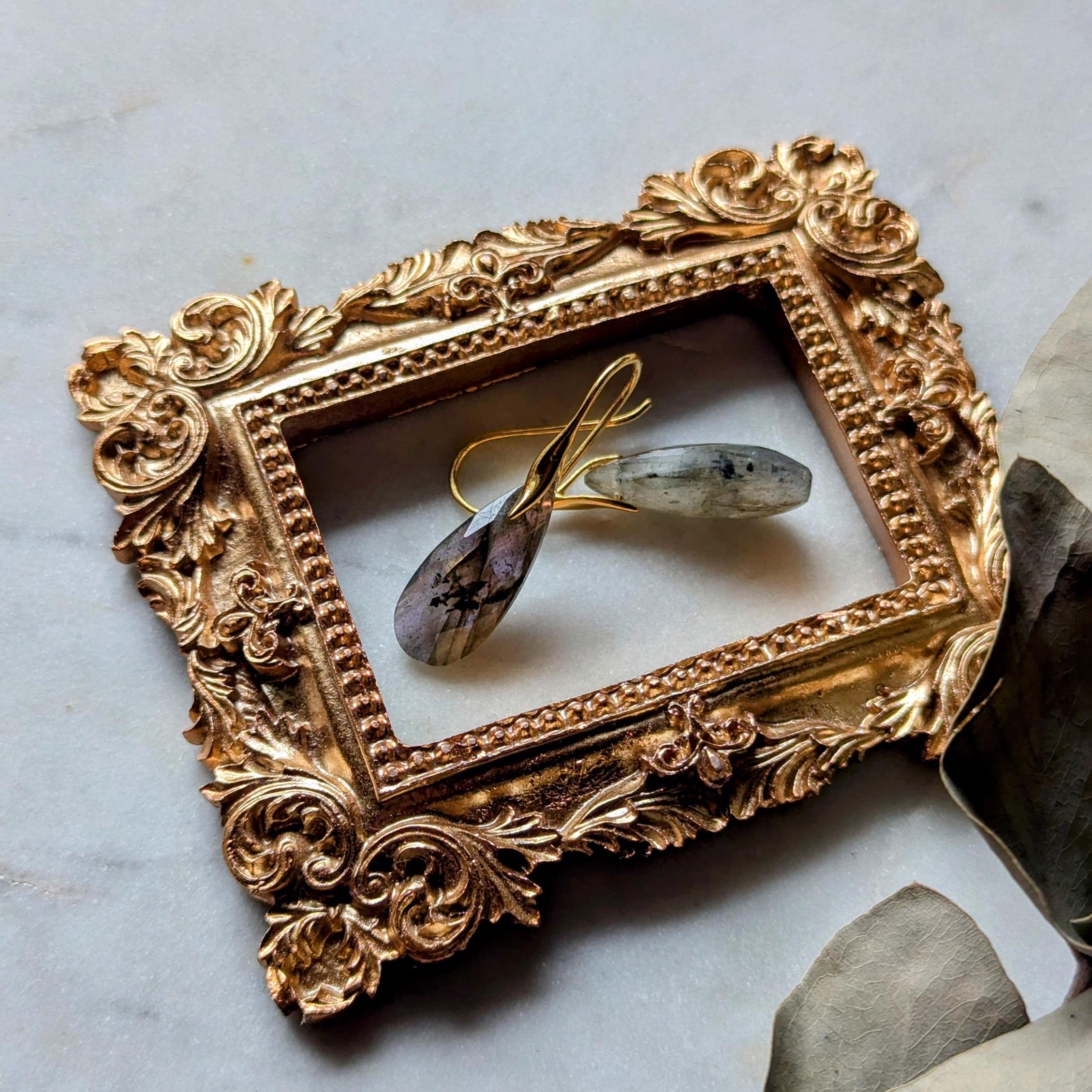 Ohrhänger aus grünblauem Labradorit mit Haken aus 925ger Silber